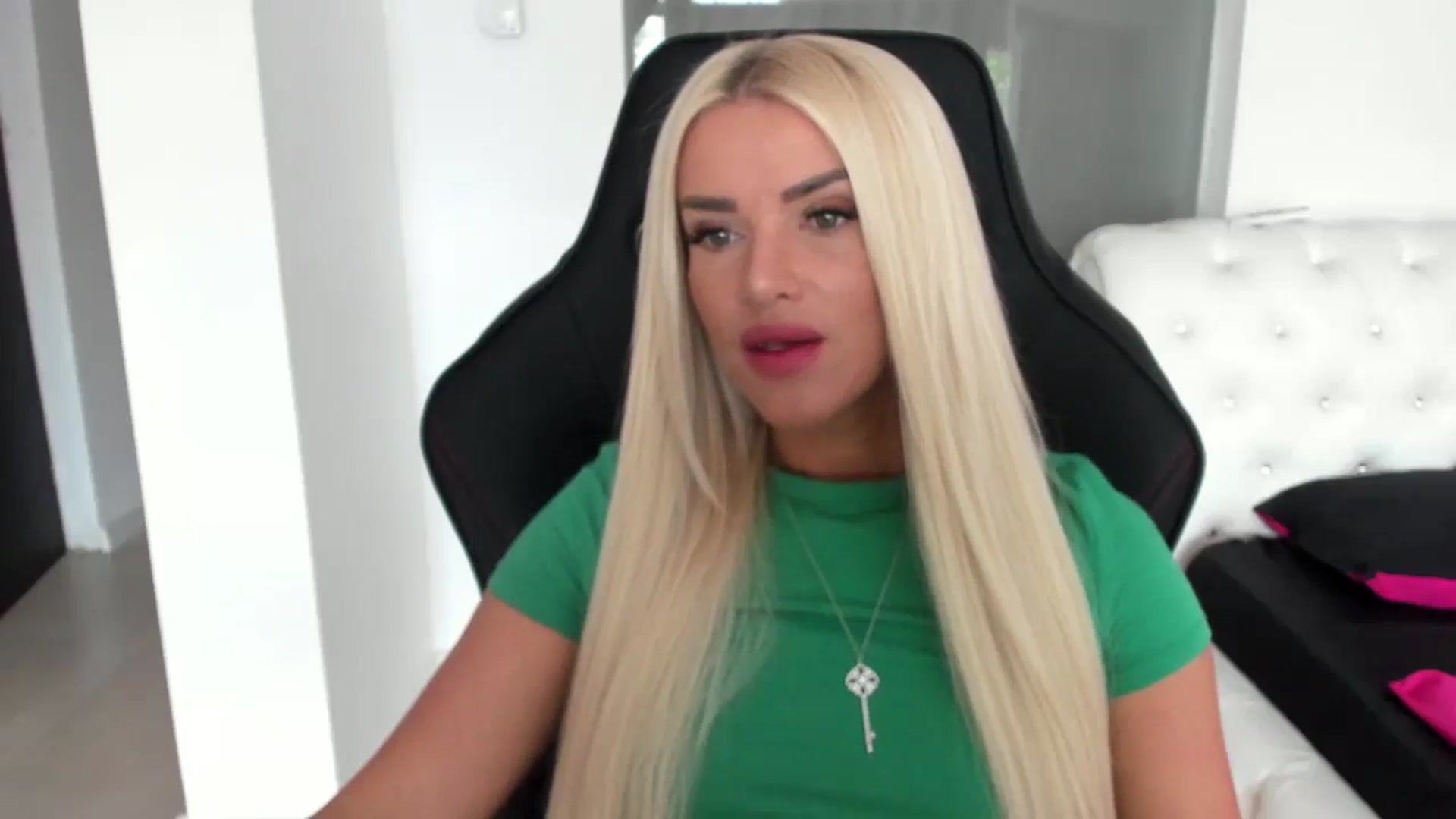 Gallery image thumbnail from Allesia_'s myfreecams stream on, 06/21/2024, 08:22 image 8 of 20