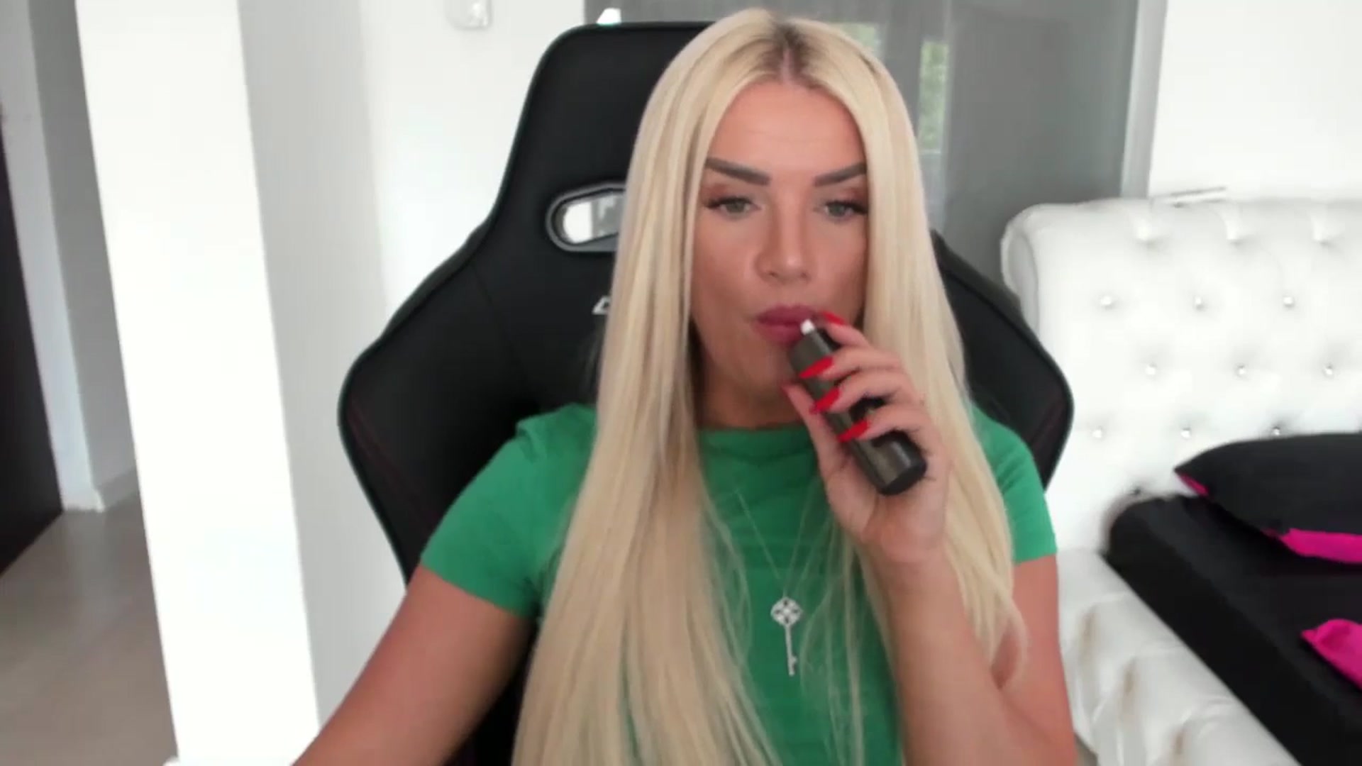 Gallery image thumbnail from Allesia_'s myfreecams stream on, 06/21/2024, 08:22 image 9 of 20