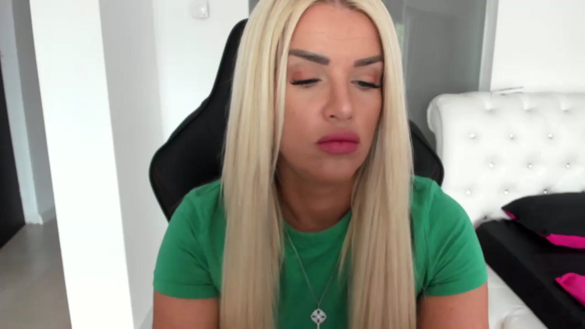 Gallery image thumbnail from Allesia_'s myfreecams stream on, 06/21/2024, 08:22 image 1 of 20