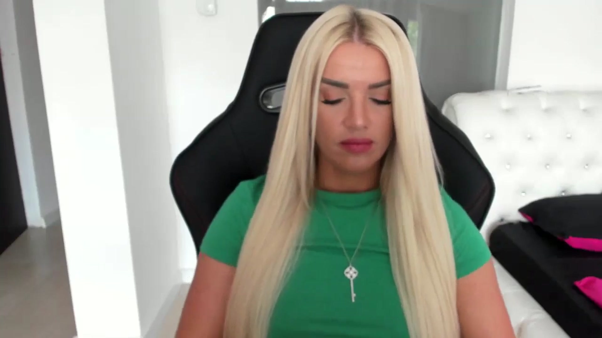 Gallery image thumbnail from Allesia_'s myfreecams stream on, 06/21/2024, 08:22 image 7 of 20