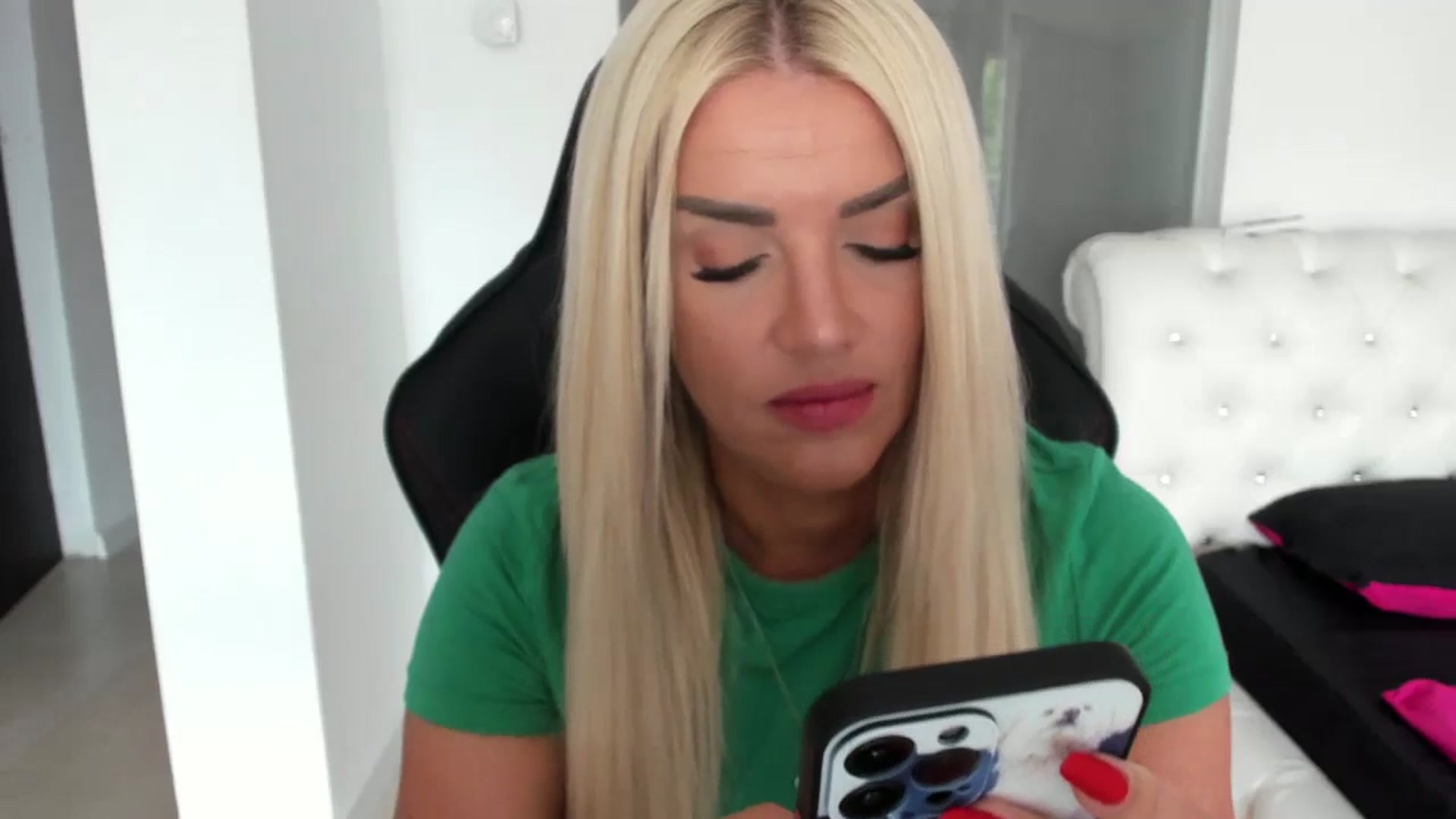 Gallery image thumbnail from Allesia_'s myfreecams stream on, 06/21/2024, 08:22 image 2 of 20