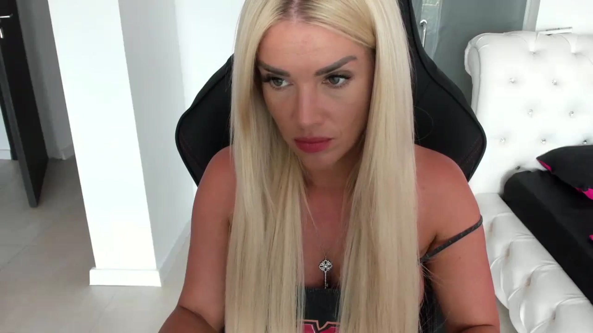 Gallery image thumbnail from Allesia_'s myfreecams stream on, 06/25/2024, 11:22 image 4 of 20