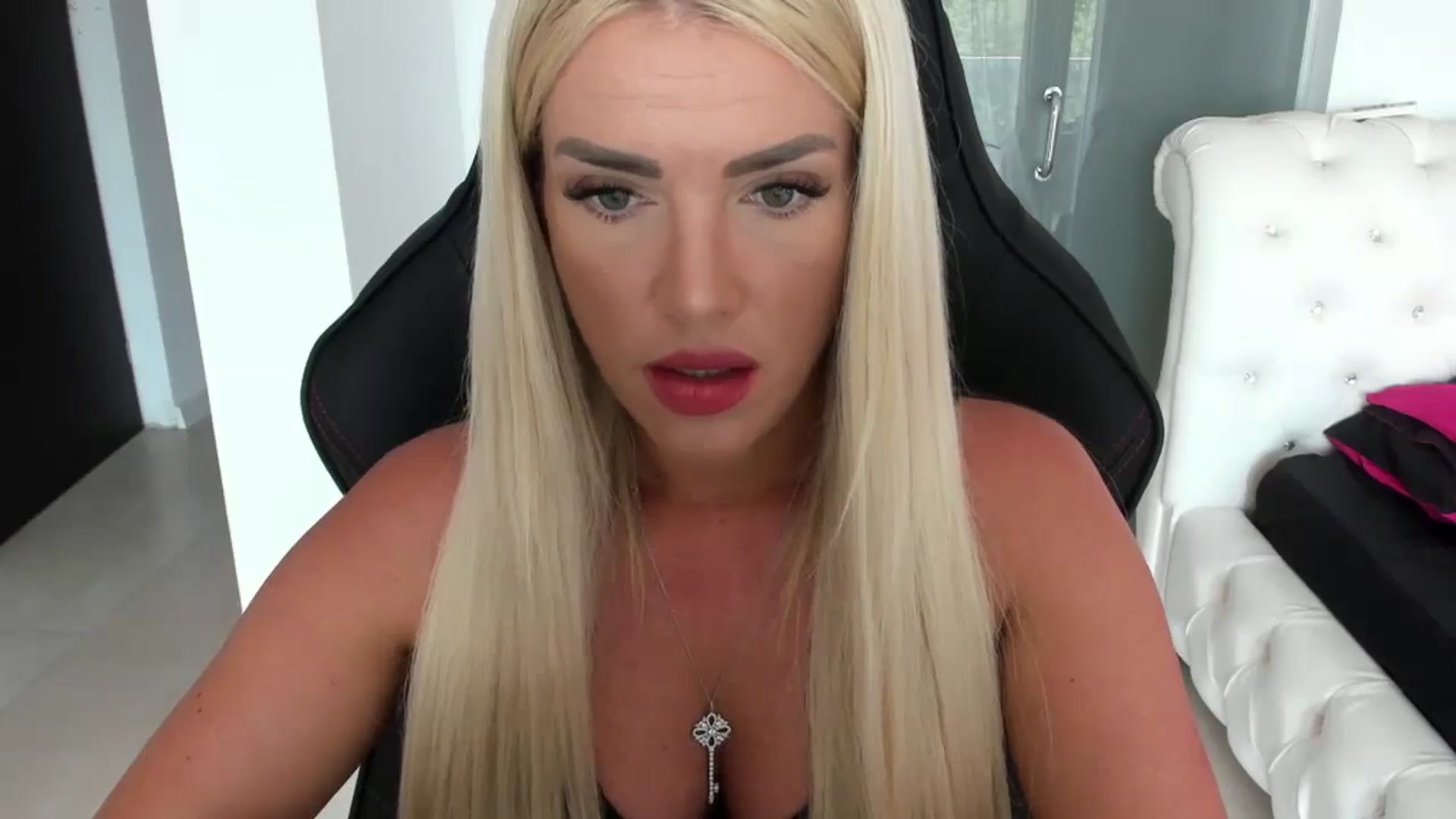 Gallery image thumbnail from Allesia_'s myfreecams stream on, 06/26/2024, 10:39 image 5 of 20