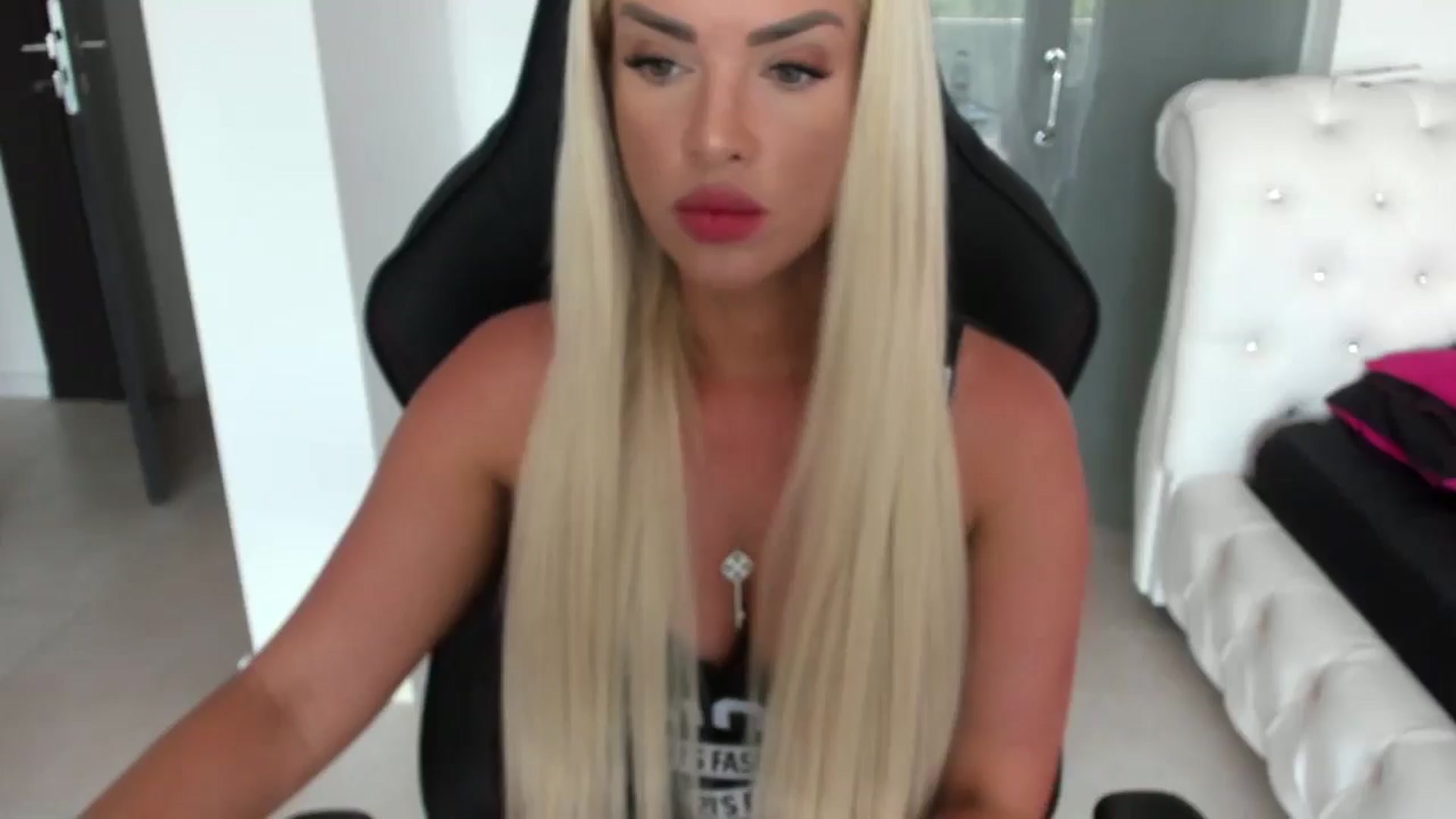Gallery image thumbnail from Allesia_'s myfreecams stream on, 06/26/2024, 10:39 image 1 of 20