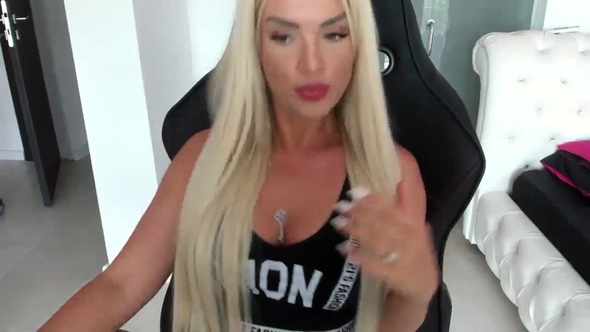 Gallery image thumbnail from Allesia_'s myfreecams stream on, 06/26/2024, 10:39 image 19 of 20