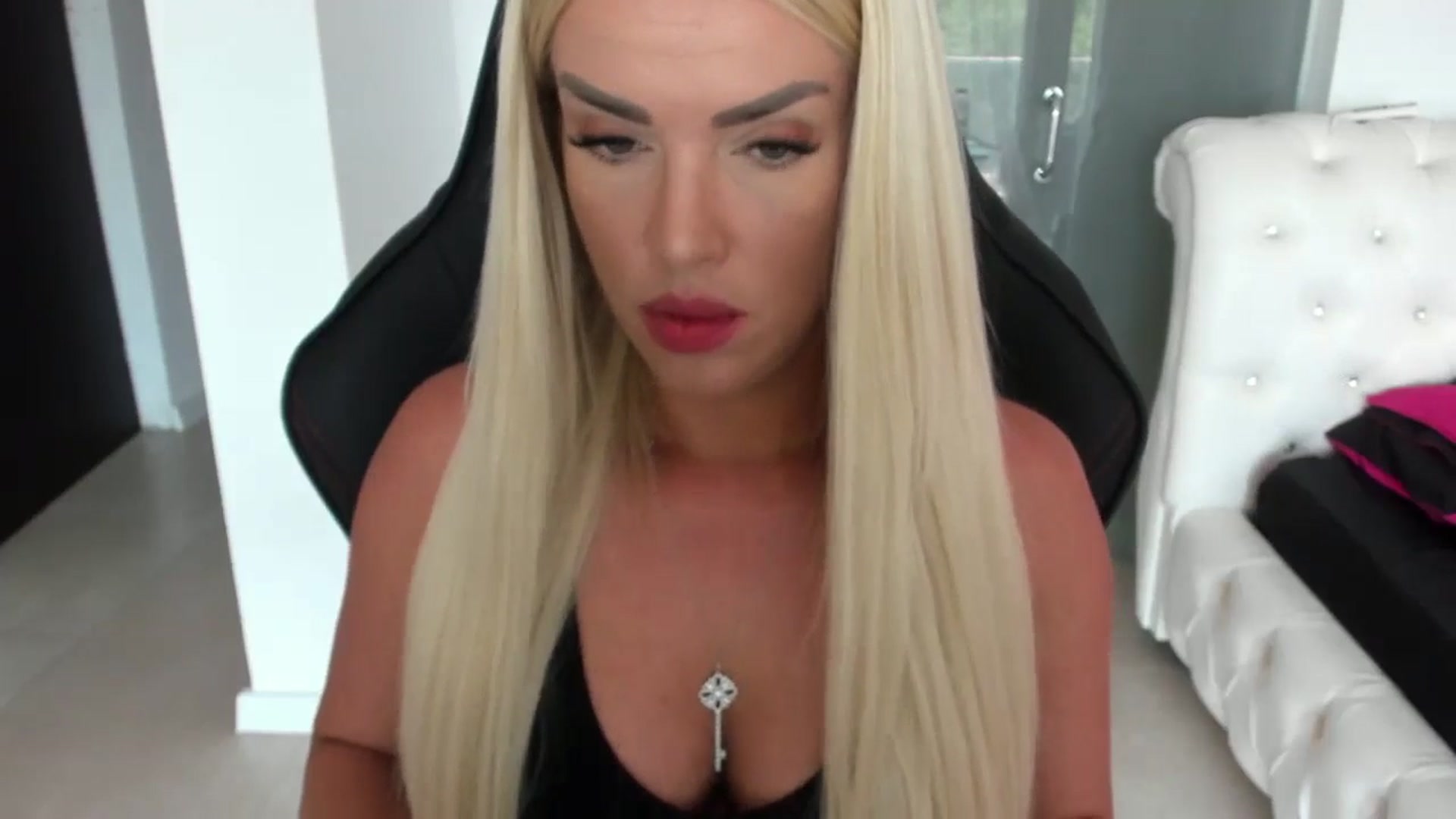 Gallery image thumbnail from Allesia_'s myfreecams stream on, 06/26/2024, 10:39 image 2 of 20