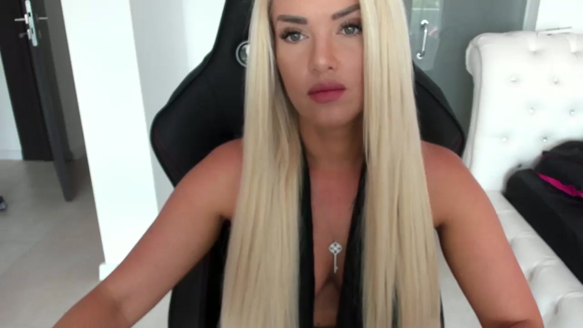 Gallery image thumbnail from Allesia_'s myfreecams stream on, 06/27/2024, 10:13 image 1 of 20