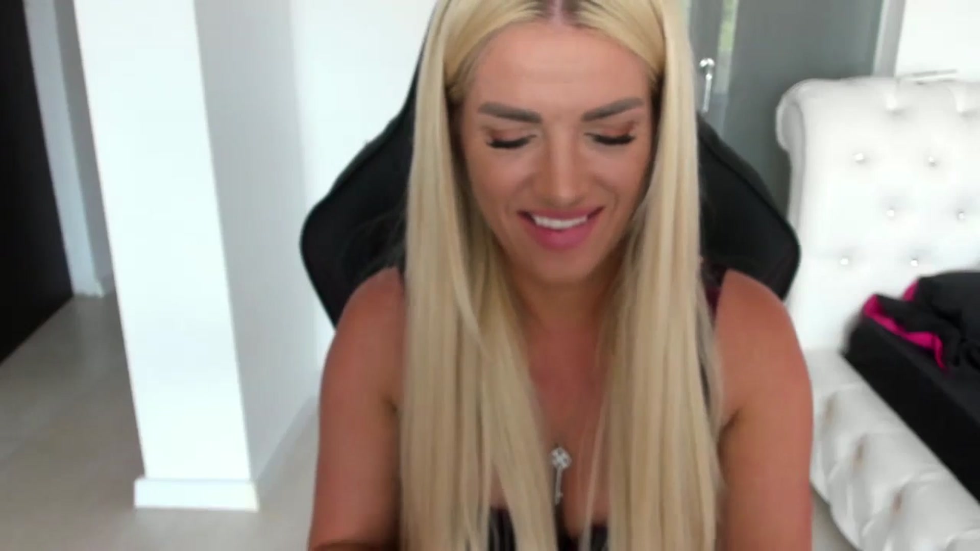 Gallery image thumbnail from Allesia_'s myfreecams stream on, 06/30/2024, 10:18 image 17 of 20