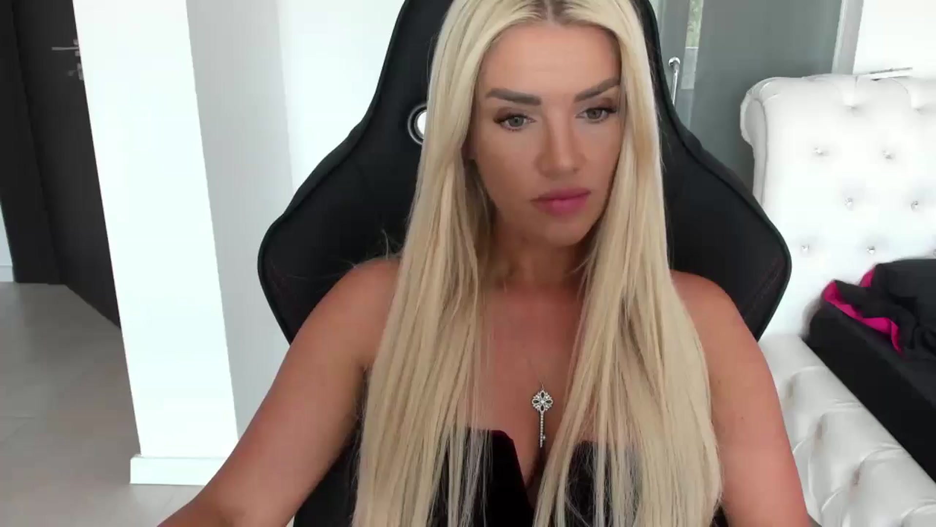 Gallery image thumbnail from Allesia_'s myfreecams stream on, 06/30/2024, 10:18 image 1 of 20