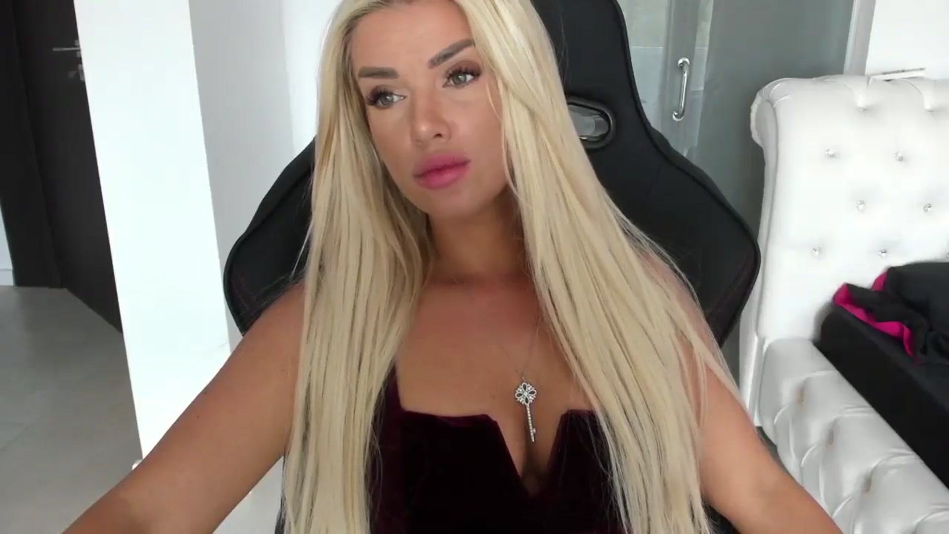 Gallery image thumbnail from Allesia_'s myfreecams stream on, 06/30/2024, 10:18 image 5 of 20