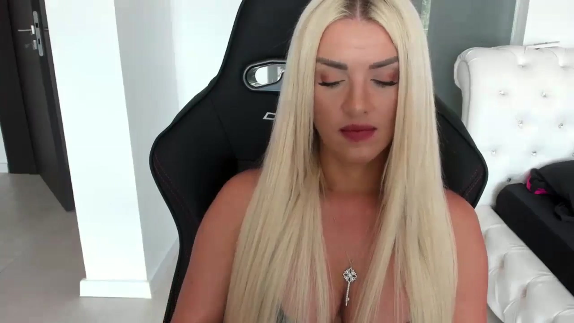 Gallery image thumbnail from Allesia_'s myfreecams stream on, 07/04/2024, 09:04 image 8 of 20
