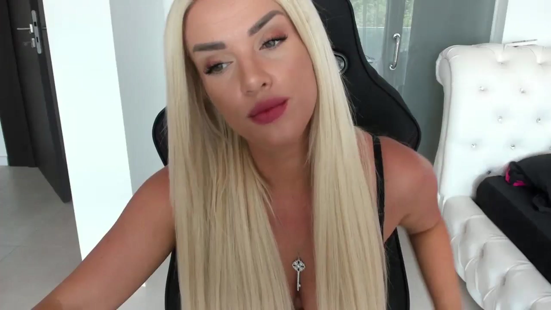 Gallery image thumbnail from Allesia_'s myfreecams stream on, 07/04/2024, 09:04 image 13 of 20