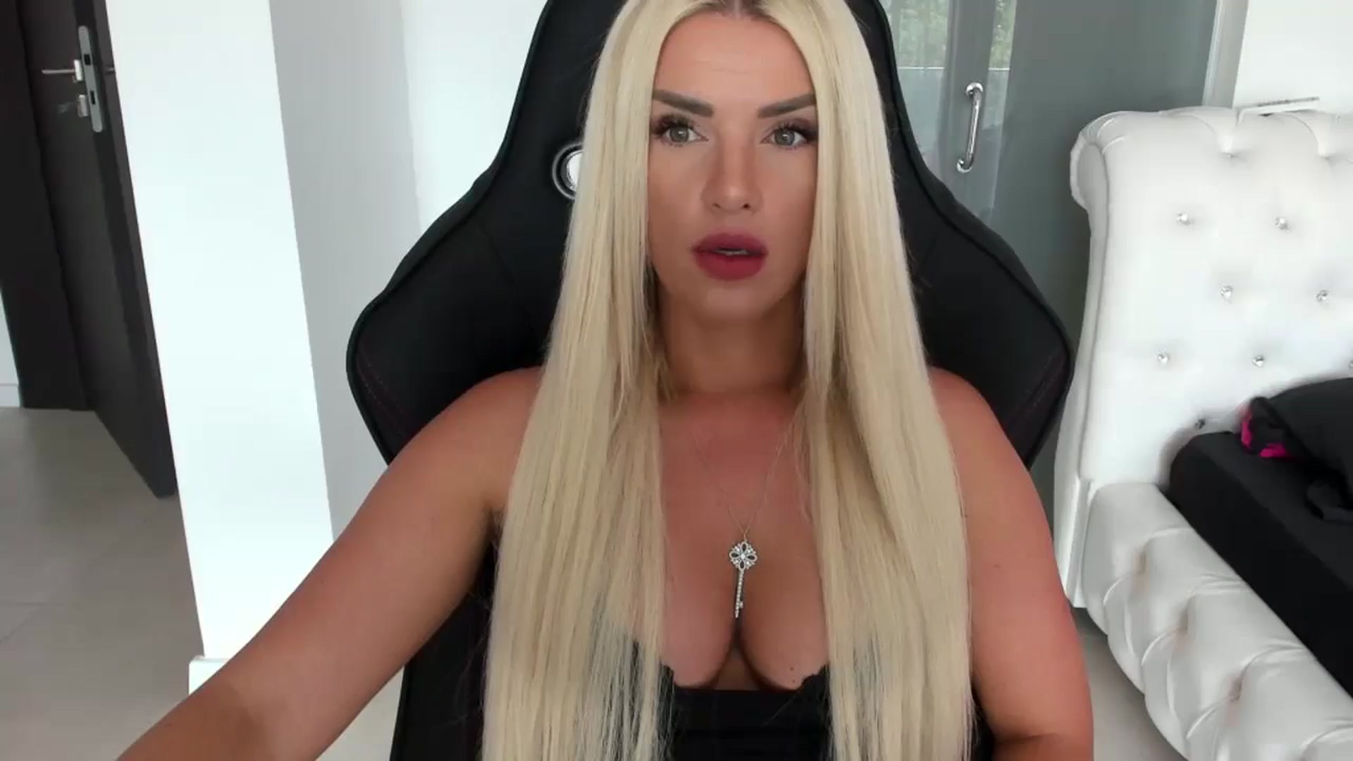 Gallery image thumbnail from Allesia_'s myfreecams stream on, 07/04/2024, 09:04 image 1 of 20