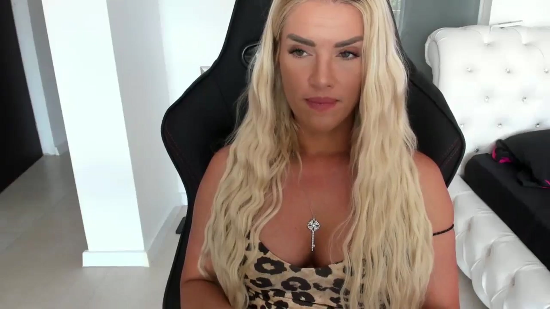 Gallery image thumbnail from Allesia_'s myfreecams stream on, 07/05/2024, 09:58 image 13 of 20