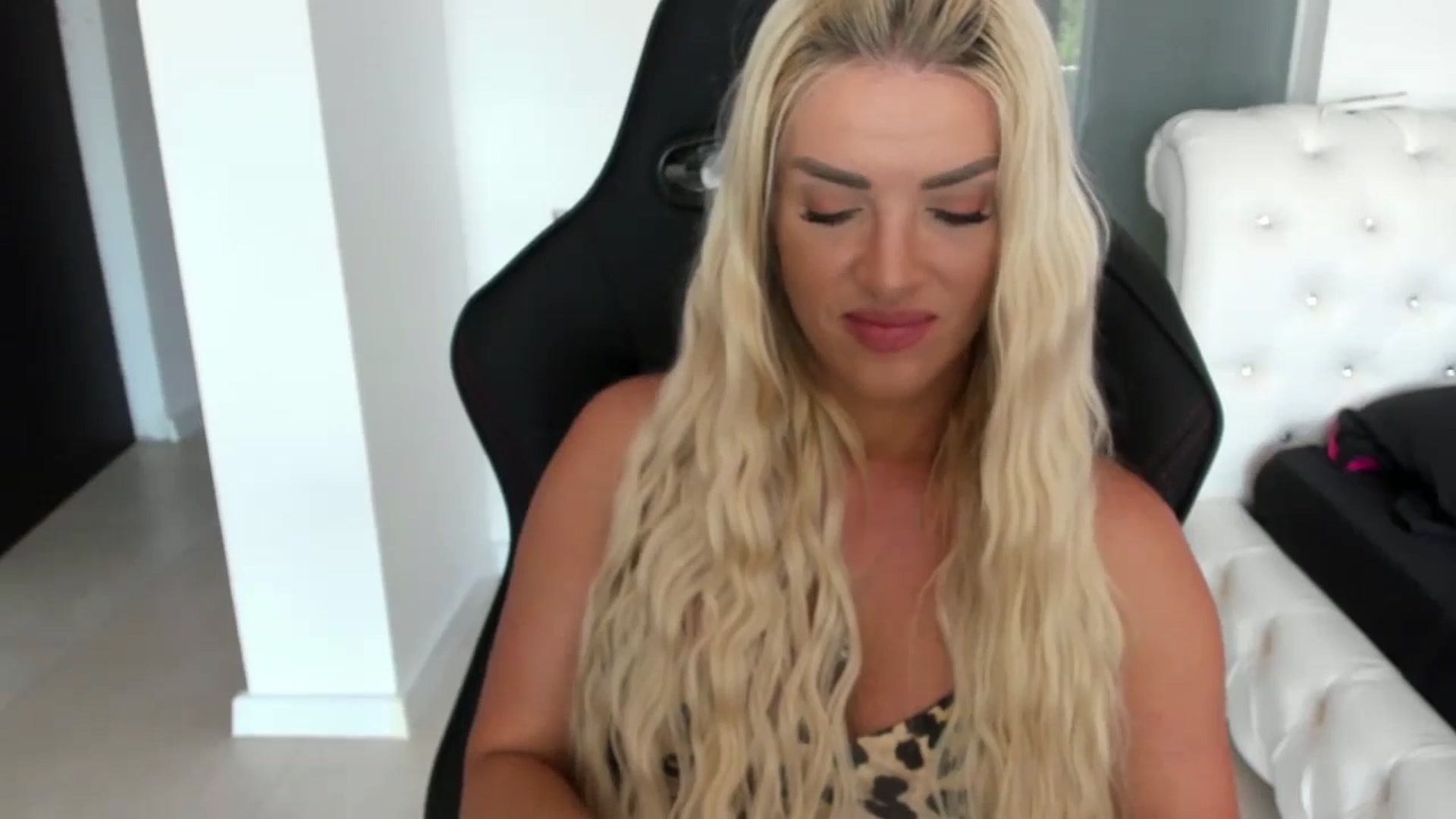 Gallery image thumbnail from Allesia_'s myfreecams stream on, 07/05/2024, 09:58 image 6 of 20