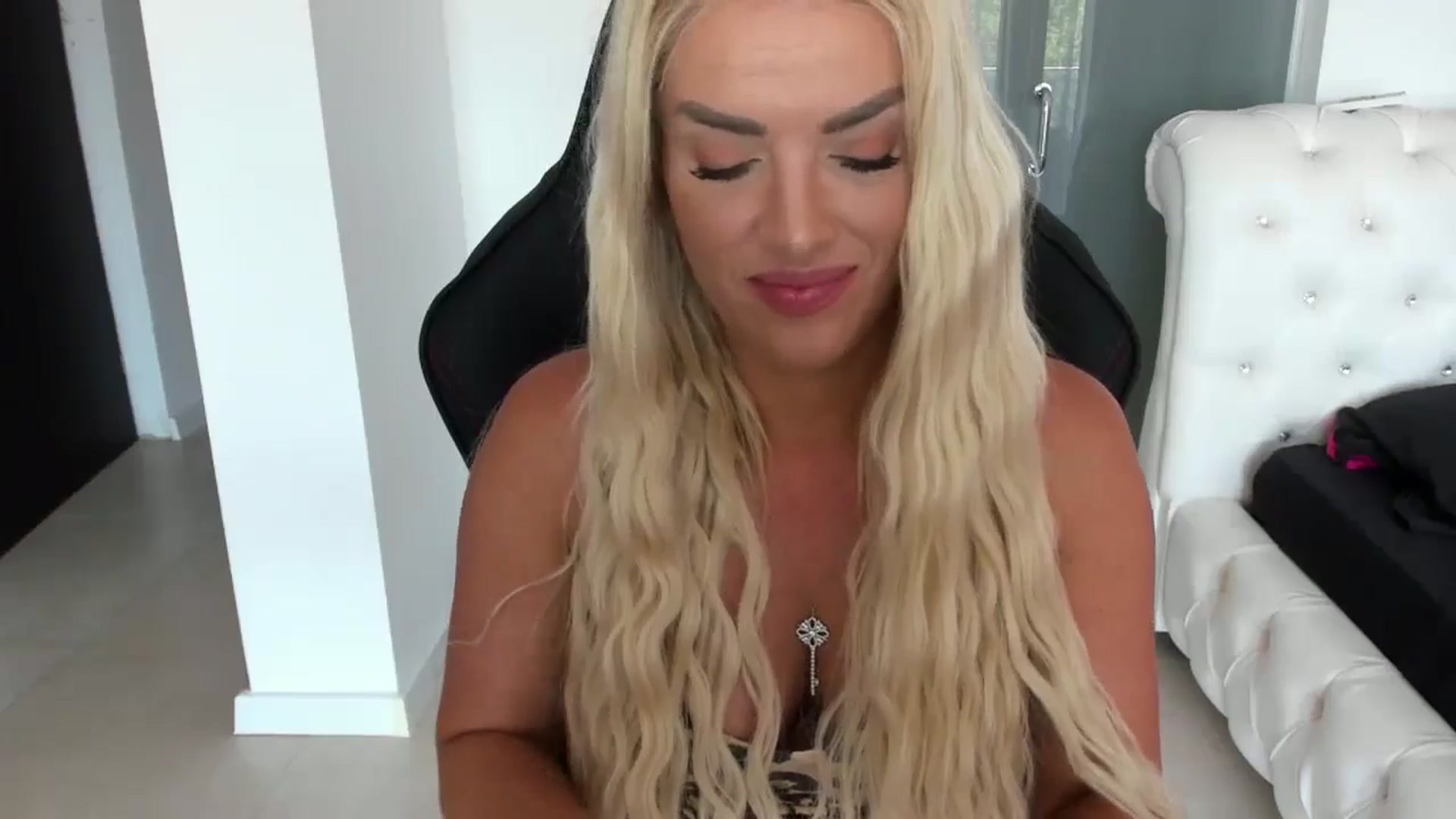 Gallery image thumbnail from Allesia_'s myfreecams stream on, 07/05/2024, 09:58 image 9 of 20