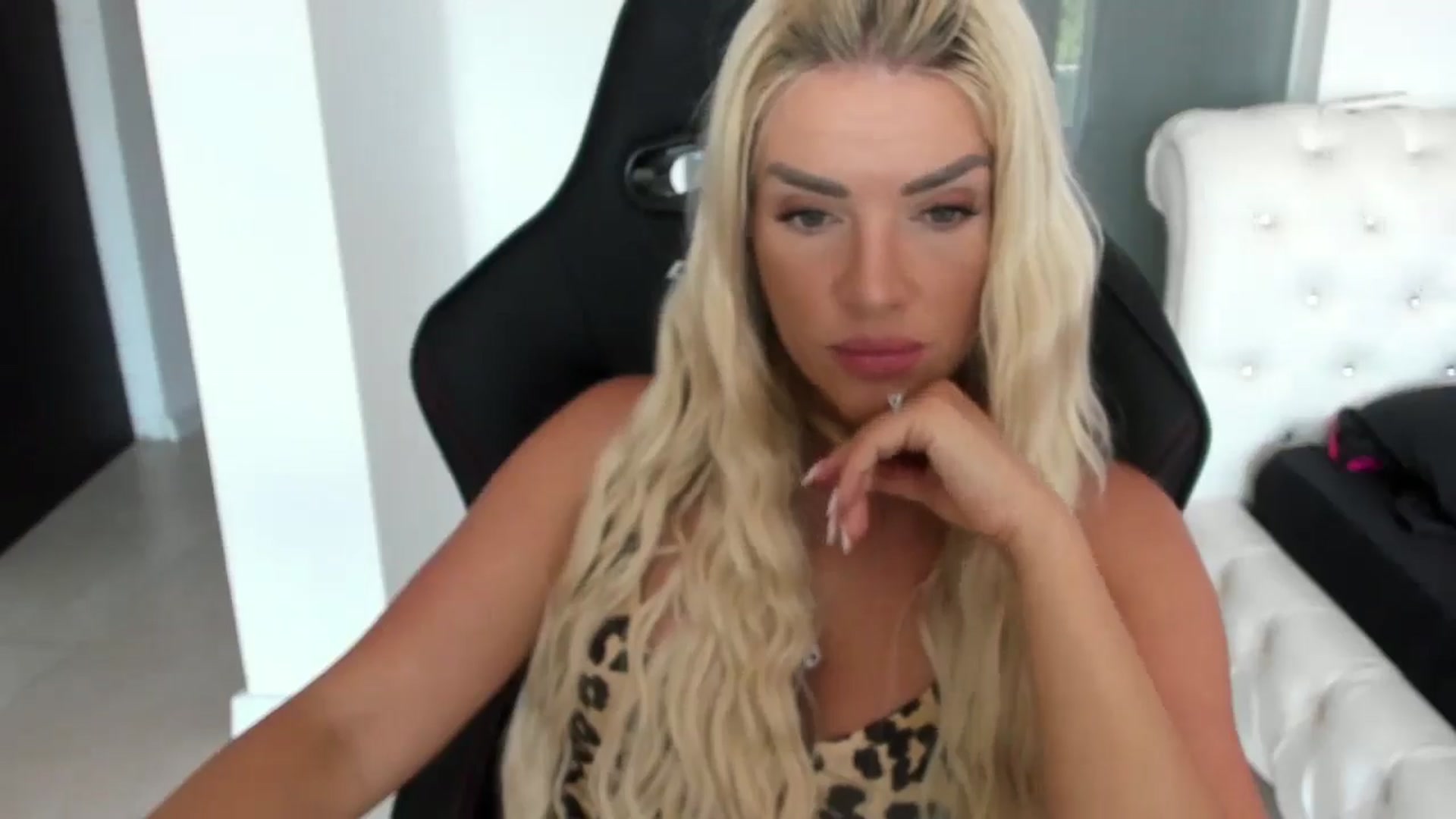 Gallery image thumbnail from Allesia_'s myfreecams stream on, 07/05/2024, 09:58 image 7 of 20