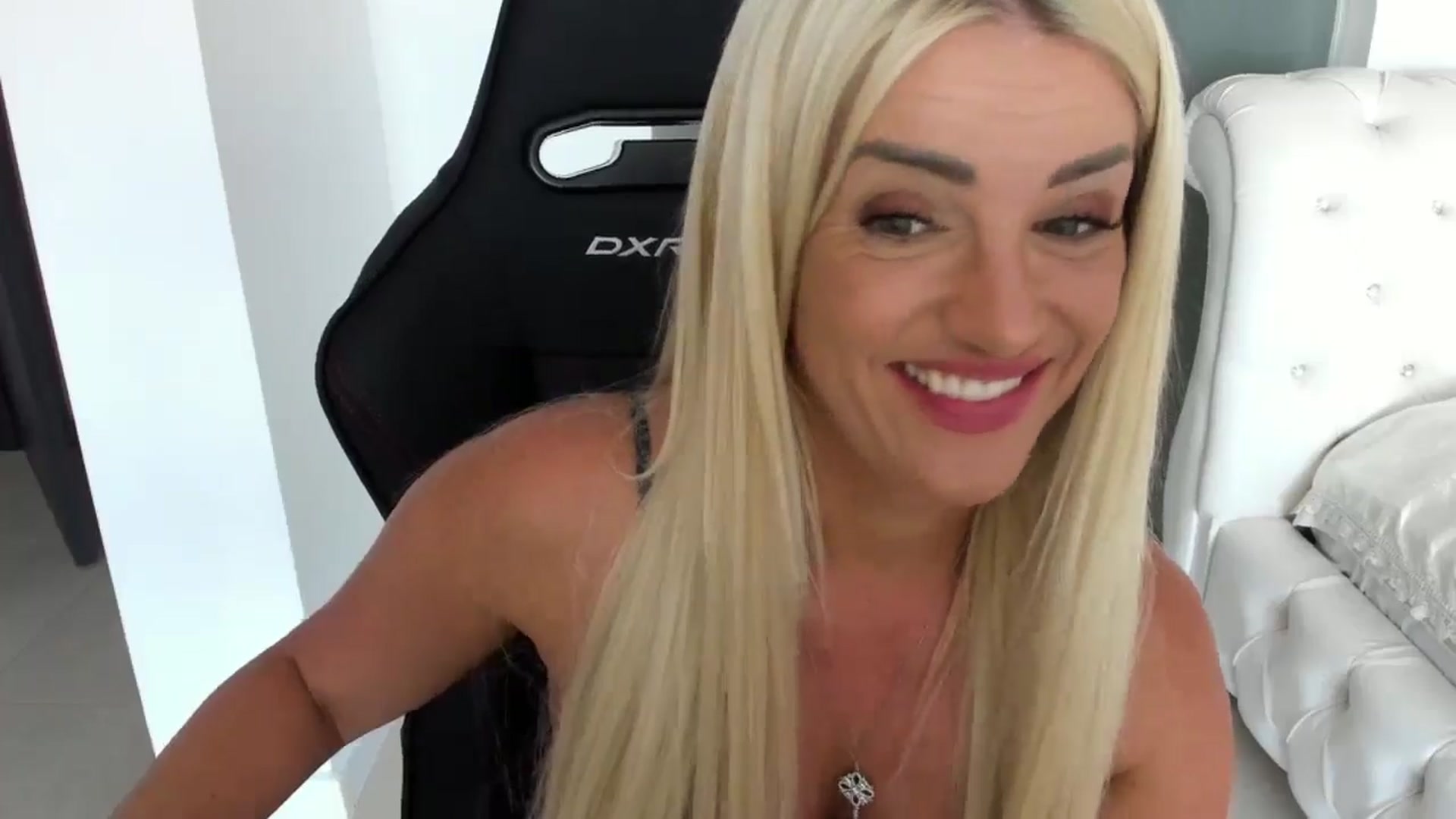 Gallery image thumbnail from Allesia_'s myfreecams stream on, 07/06/2024, 11:09 image 15 of 20