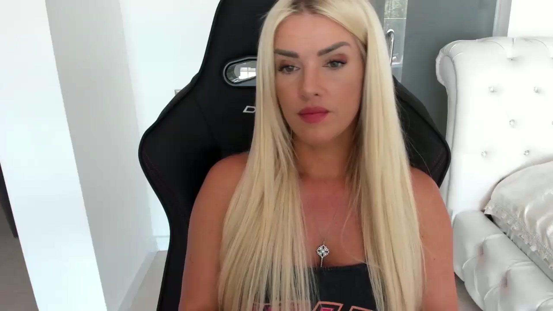 Gallery image thumbnail from Allesia_'s myfreecams stream on, 07/06/2024, 11:09 image 1 of 20