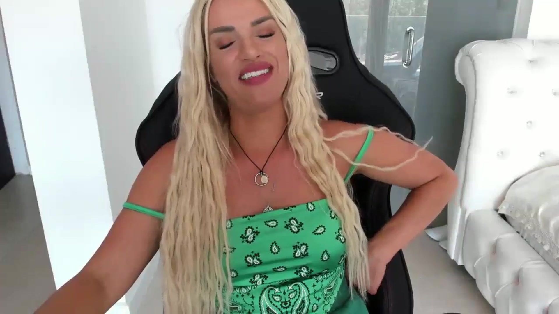 Gallery image thumbnail from Allesia_'s myfreecams stream on, 07/08/2024, 10:38 image 6 of 20