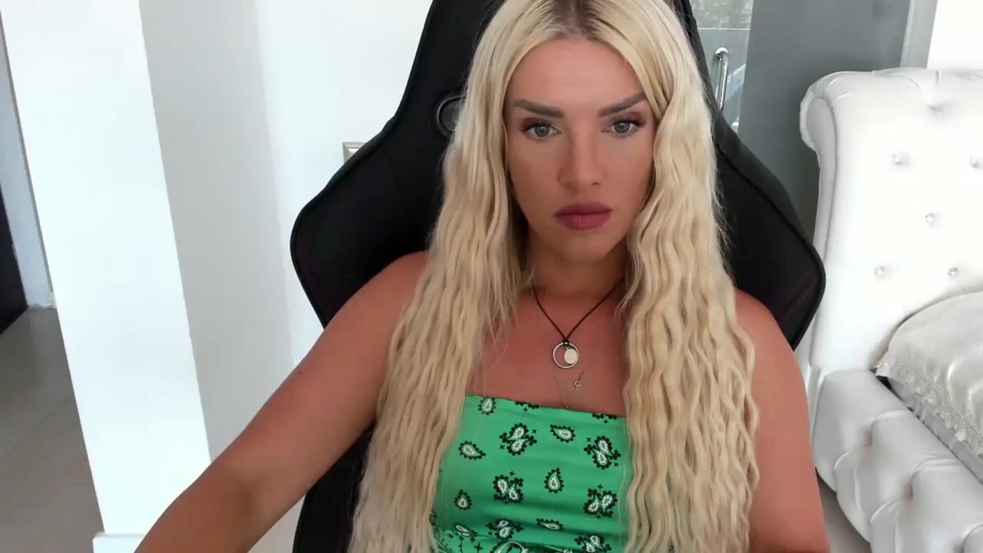 Gallery image thumbnail from Allesia_'s myfreecams stream on, 07/08/2024, 10:38 image 1 of 20