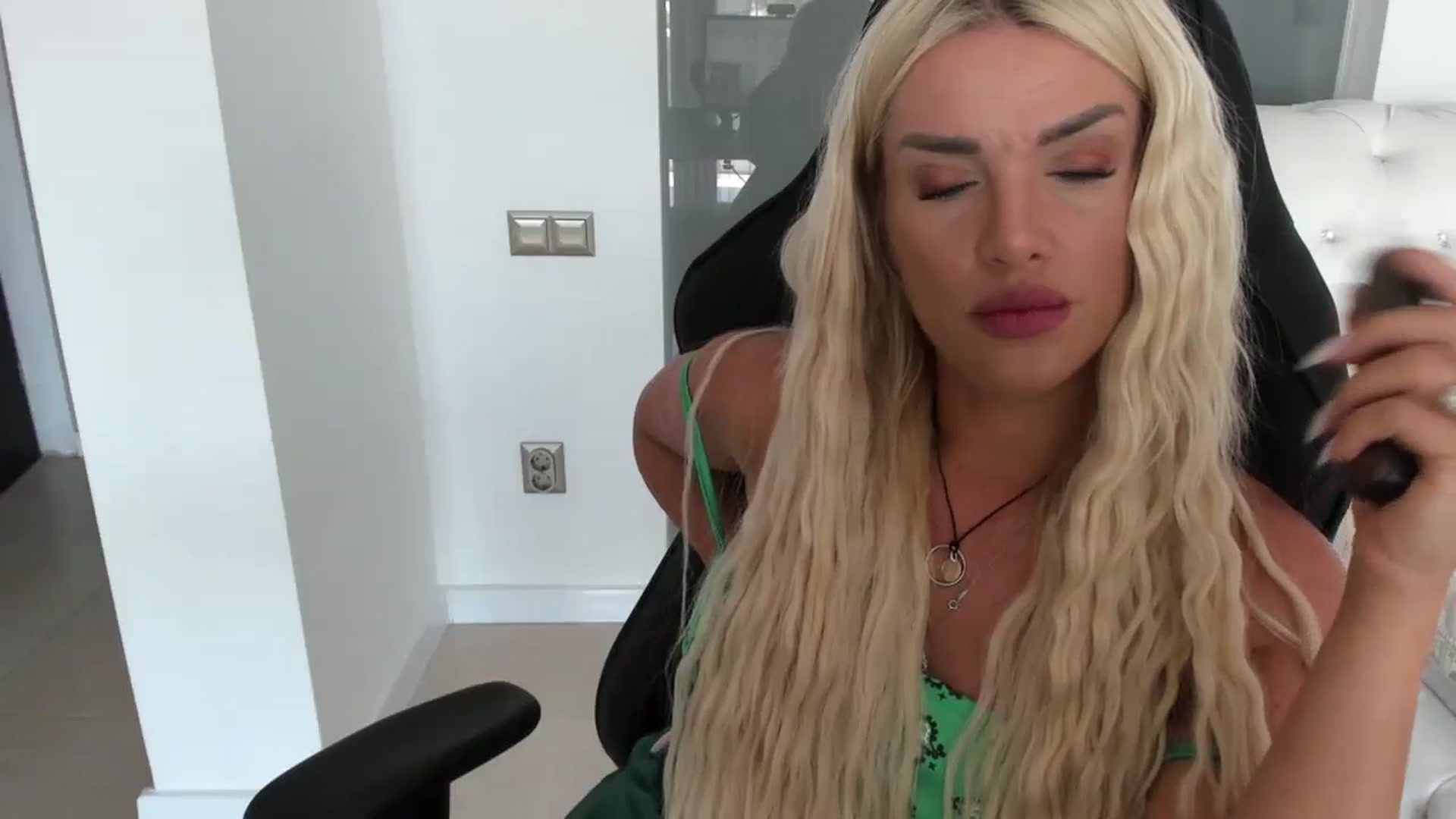 Gallery image thumbnail from Allesia_'s myfreecams stream on, 07/08/2024, 10:38 image 11 of 20