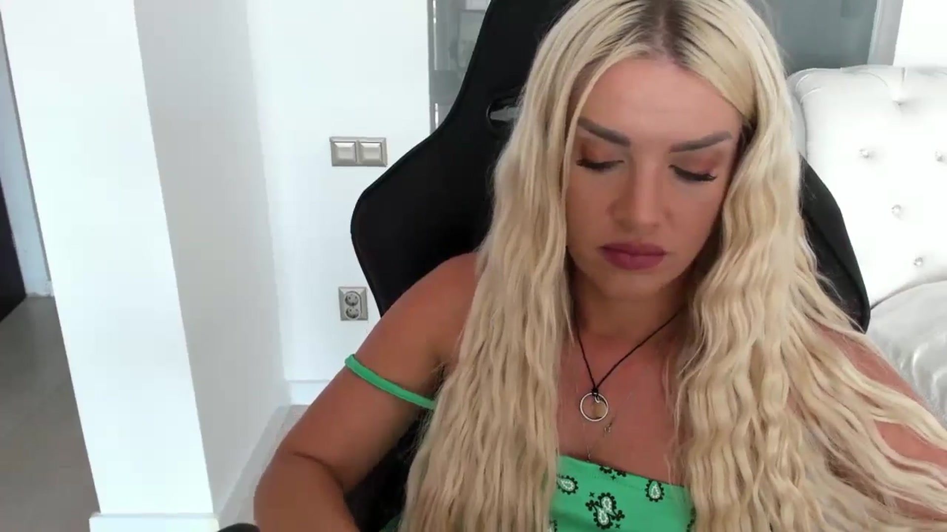 Gallery image thumbnail from Allesia_'s myfreecams stream on, 07/08/2024, 10:38 image 5 of 20