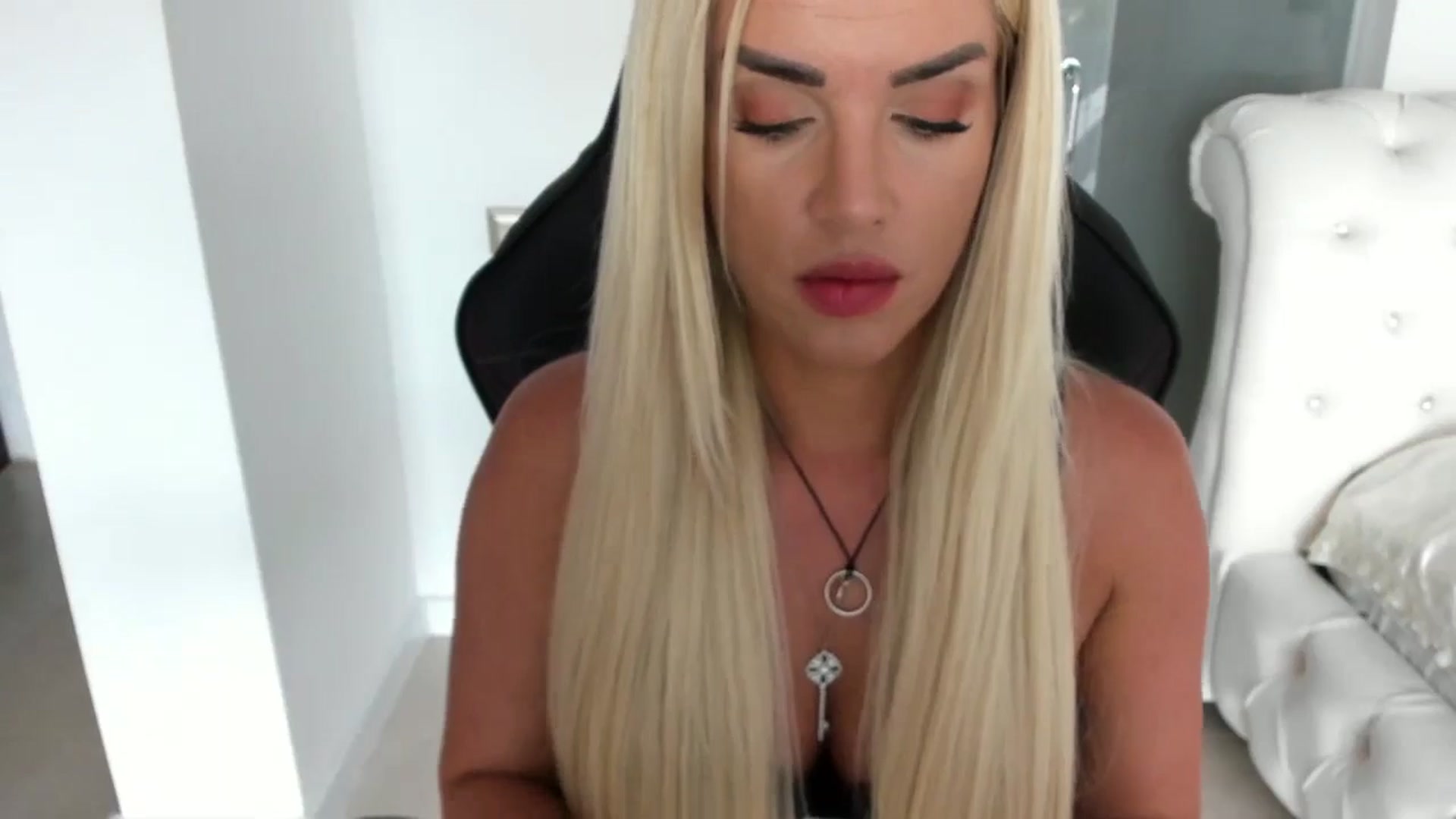Gallery image thumbnail from Allesia_'s myfreecams stream on, 07/10/2024, 10:20 image 8 of 20