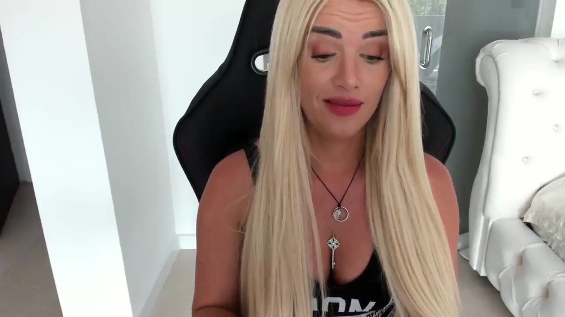 Gallery image thumbnail from Allesia_'s myfreecams stream on, 07/10/2024, 10:20 image 19 of 20