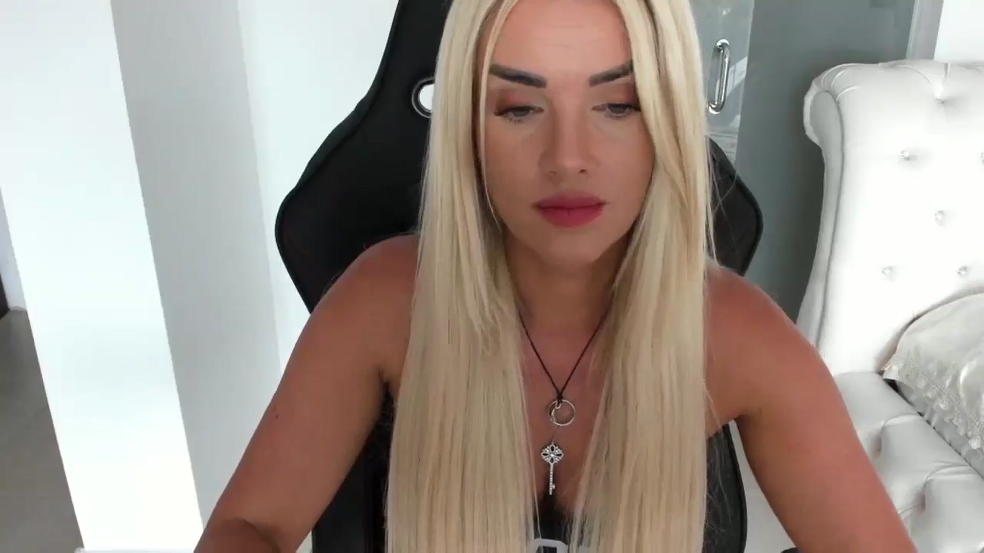 Gallery image thumbnail from Allesia_'s myfreecams stream on, 07/10/2024, 10:20 image 10 of 20