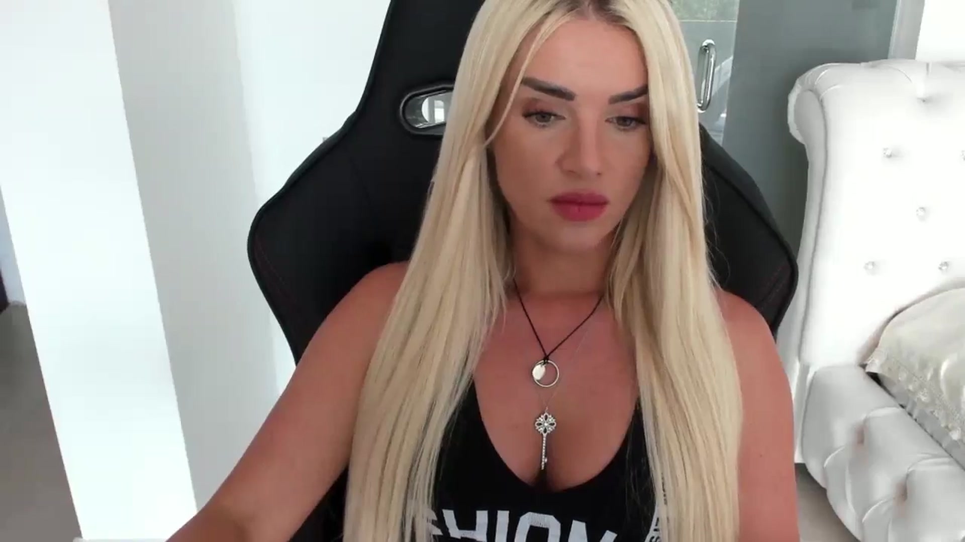 Gallery image thumbnail from Allesia_'s myfreecams stream on, 07/10/2024, 10:20 image 2 of 20