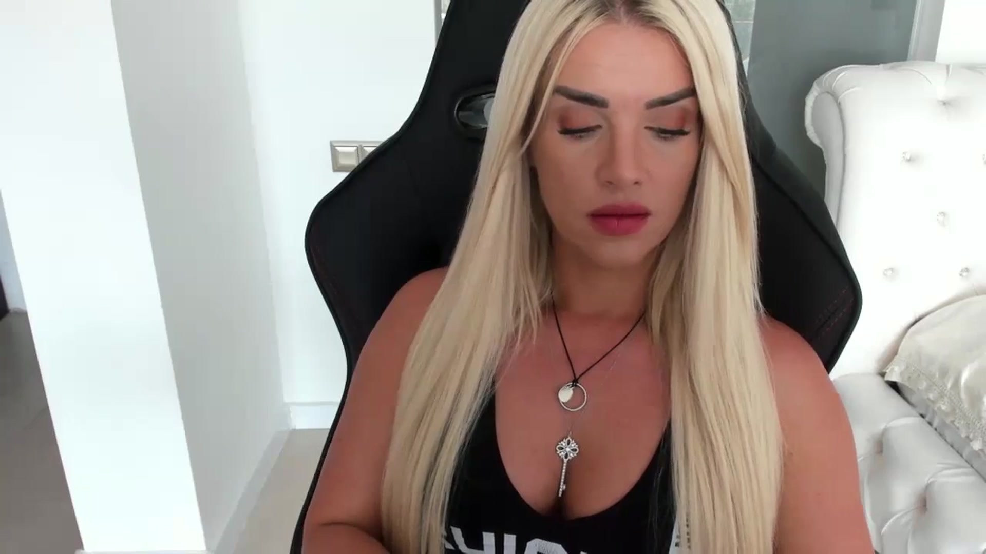Gallery image thumbnail from Allesia_'s myfreecams stream on, 07/10/2024, 10:20 image 3 of 20