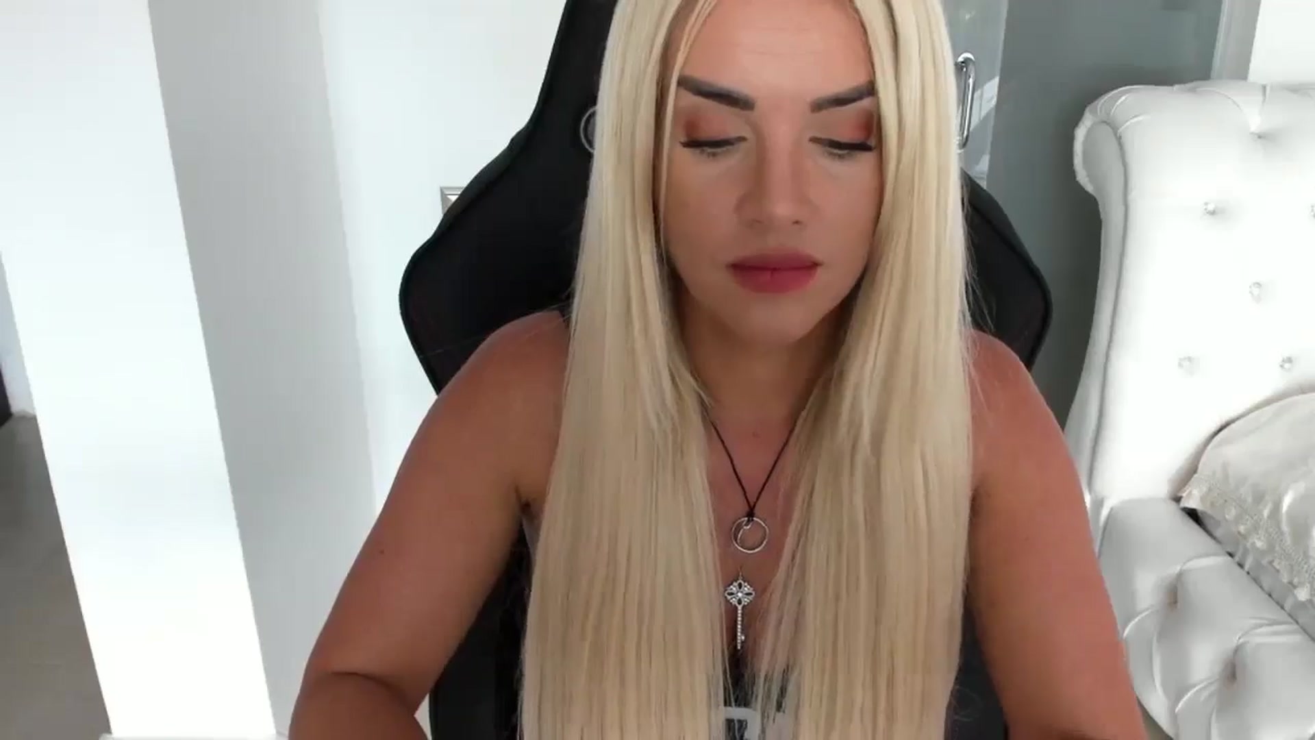 Gallery image thumbnail from Allesia_'s myfreecams stream on, 07/10/2024, 10:20 image 9 of 20