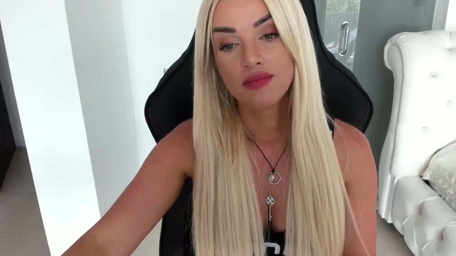 Gallery image thumbnail from Allesia_'s myfreecams stream on, 07/10/2024, 10:20 image 18 of 20