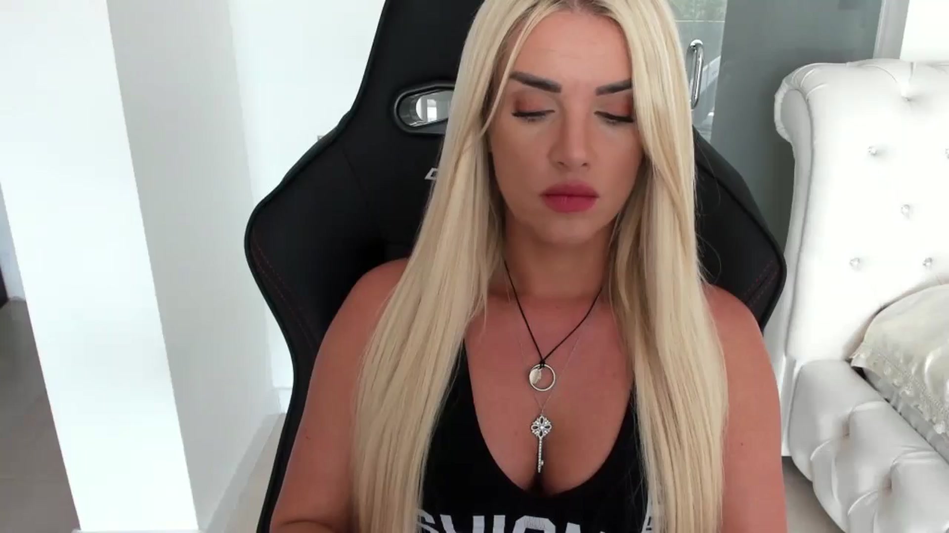 Gallery image thumbnail from Allesia_'s myfreecams stream on, 07/10/2024, 10:20 image 1 of 20