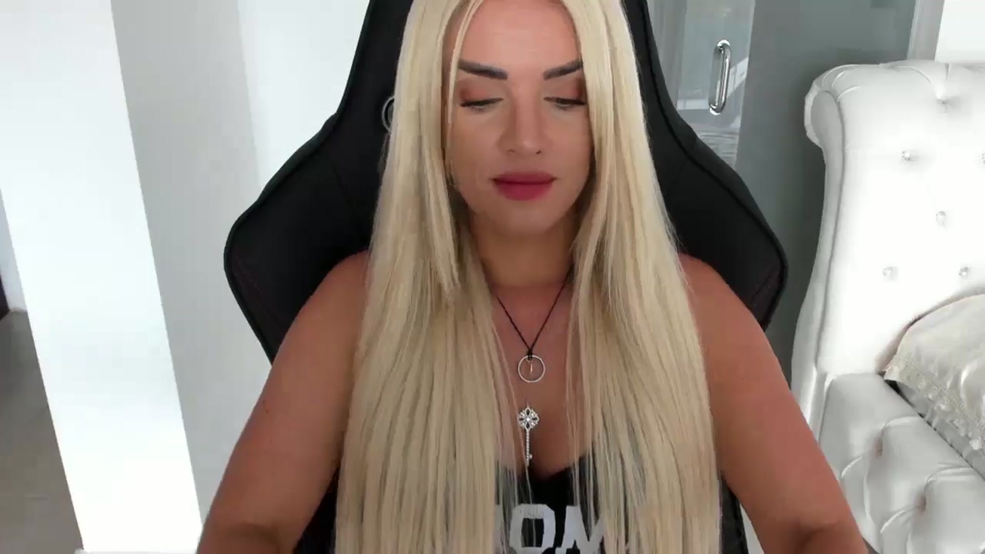 Gallery image thumbnail from Allesia_'s myfreecams stream on, 07/10/2024, 10:20 image 7 of 20