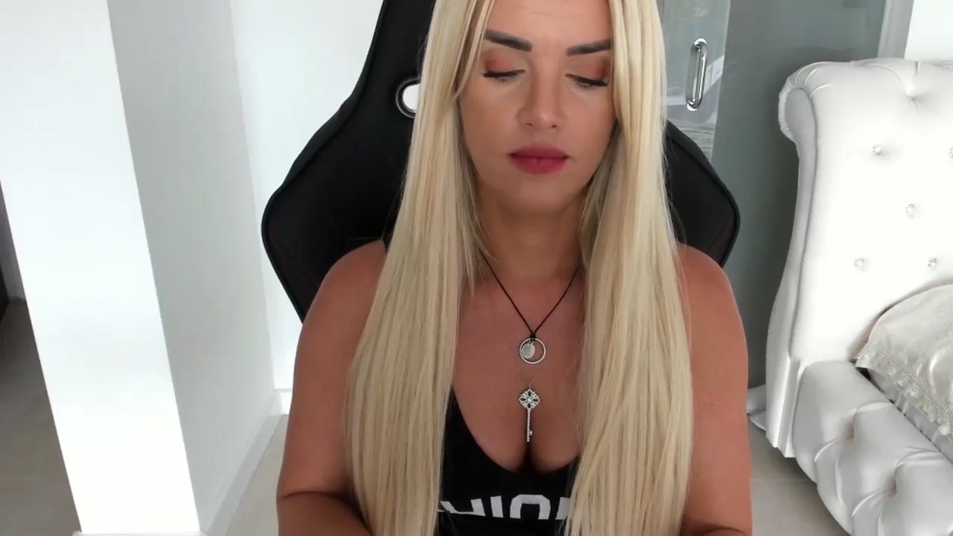 Gallery image thumbnail from Allesia_'s myfreecams stream on, 07/10/2024, 10:20 image 15 of 20