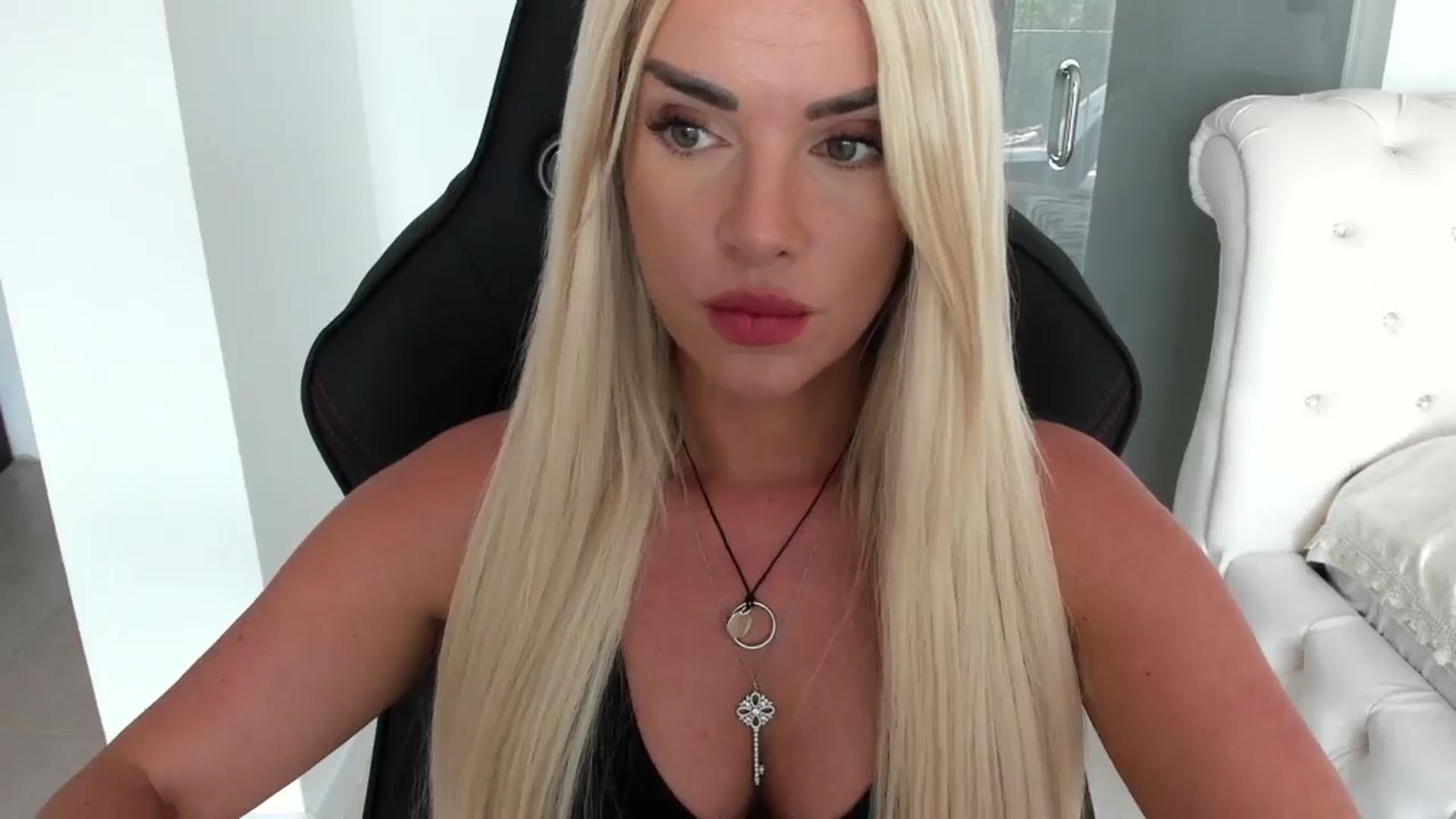 Gallery image thumbnail from Allesia_'s myfreecams stream on, 07/10/2024, 10:20 image 4 of 20