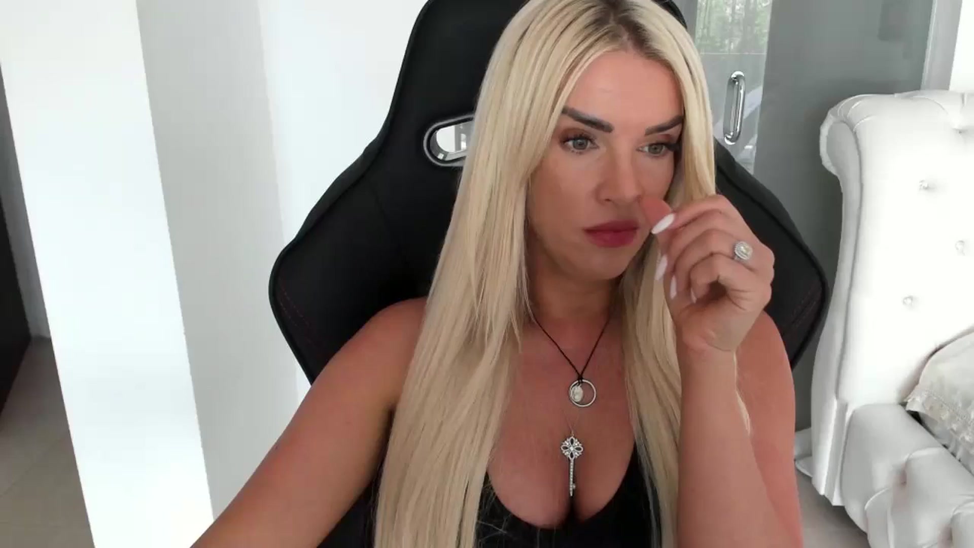 Gallery image thumbnail from Allesia_'s myfreecams stream on, 07/10/2024, 11:10 image 4 of 20