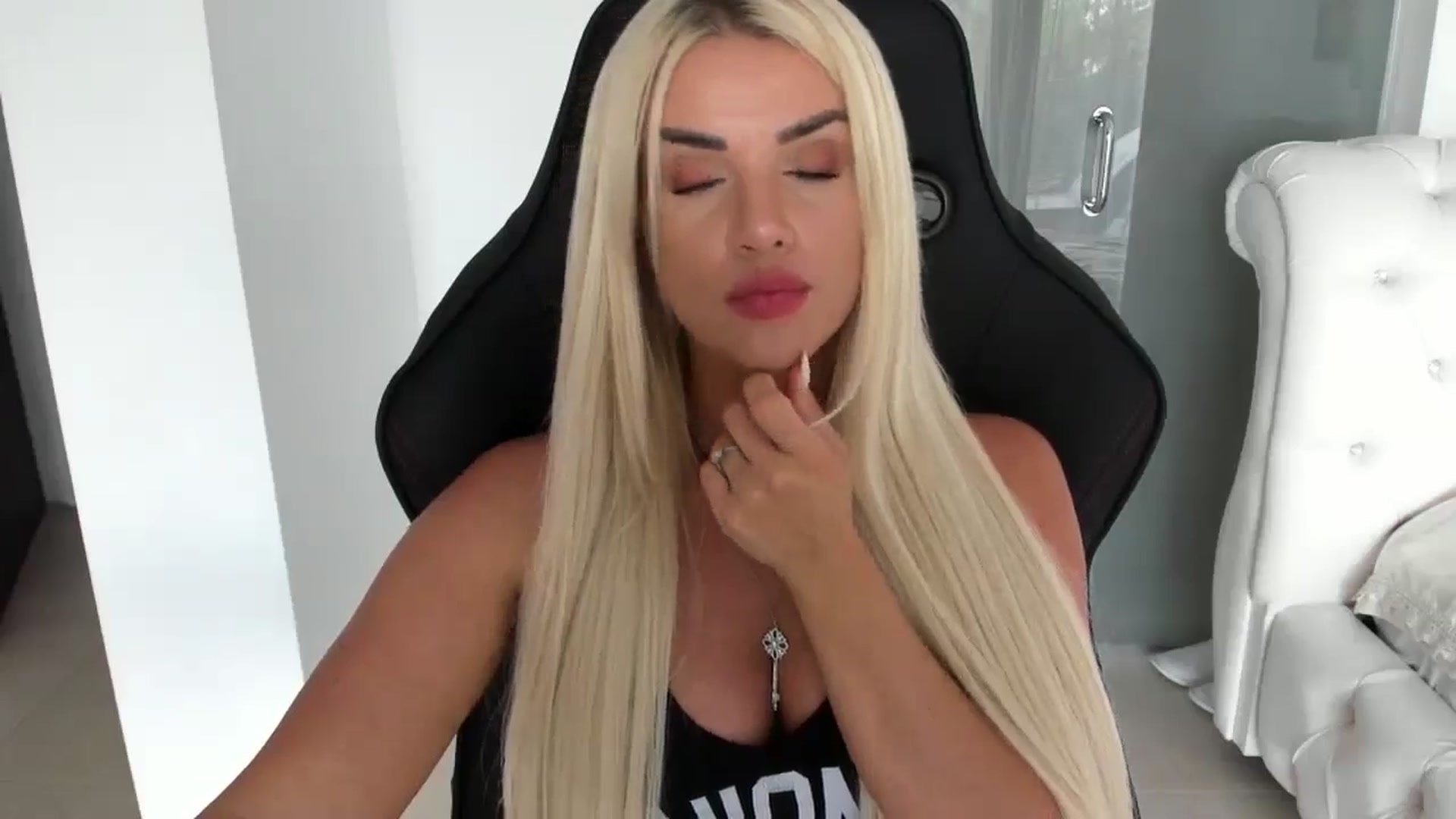 Gallery image thumbnail from Allesia_'s myfreecams stream on, 07/10/2024, 11:10 image 20 of 20