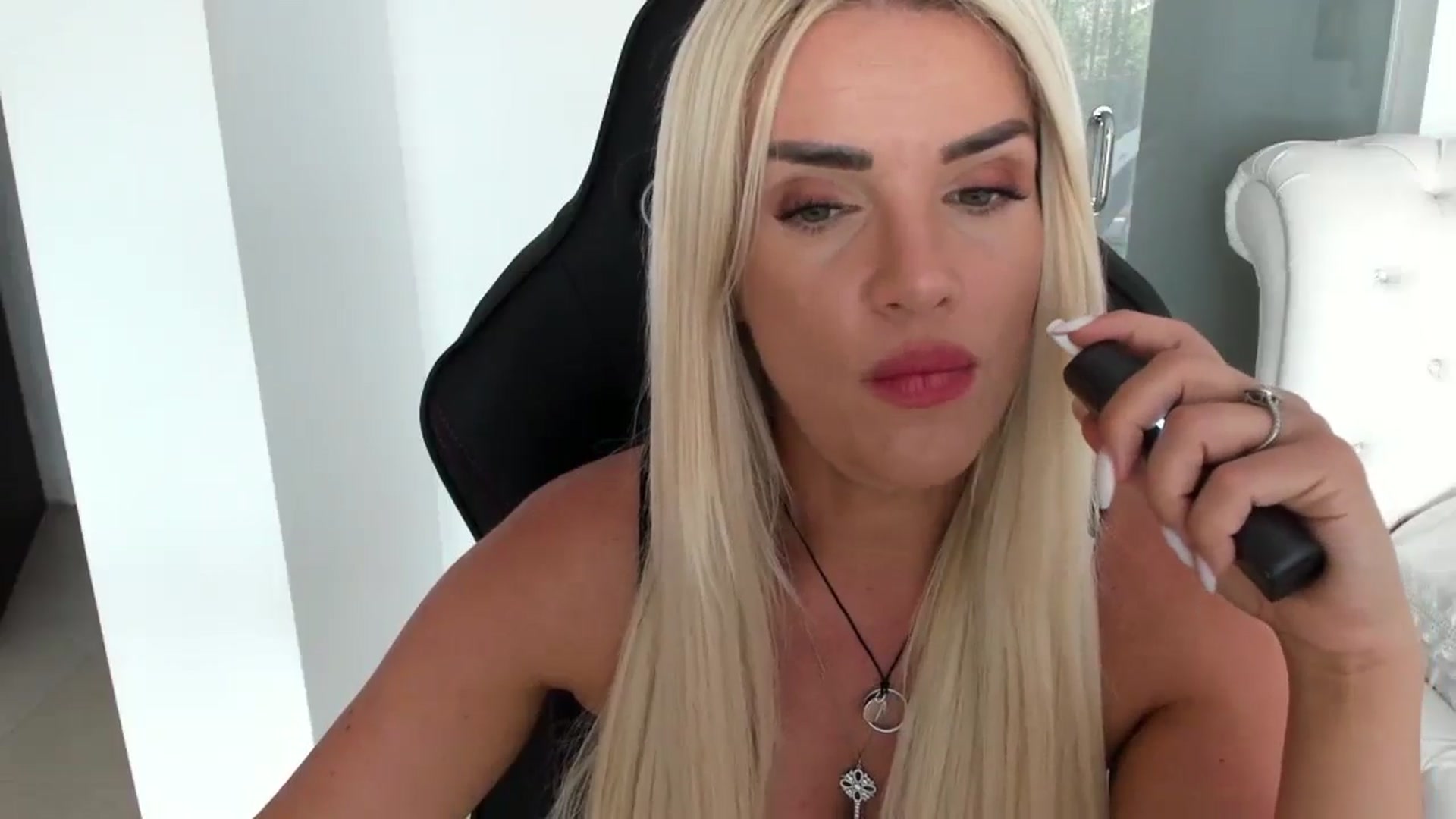 Gallery image thumbnail from Allesia_'s myfreecams stream on, 07/10/2024, 11:10 image 9 of 20