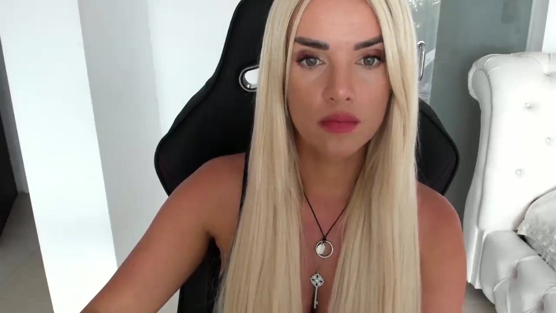 Gallery image thumbnail from Allesia_'s myfreecams stream on, 07/10/2024, 11:10 image 13 of 20