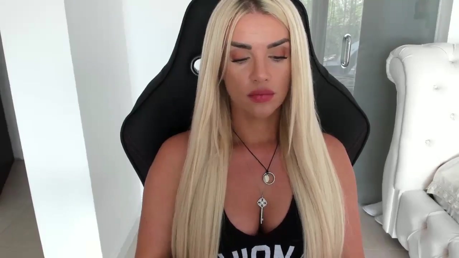 Gallery image thumbnail from Allesia_'s myfreecams stream on, 07/10/2024, 11:10 image 18 of 20
