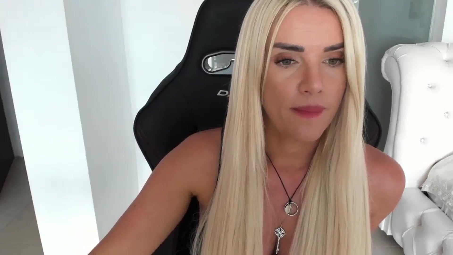 Gallery image thumbnail from Allesia_'s myfreecams stream on, 07/10/2024, 11:10 image 12 of 20