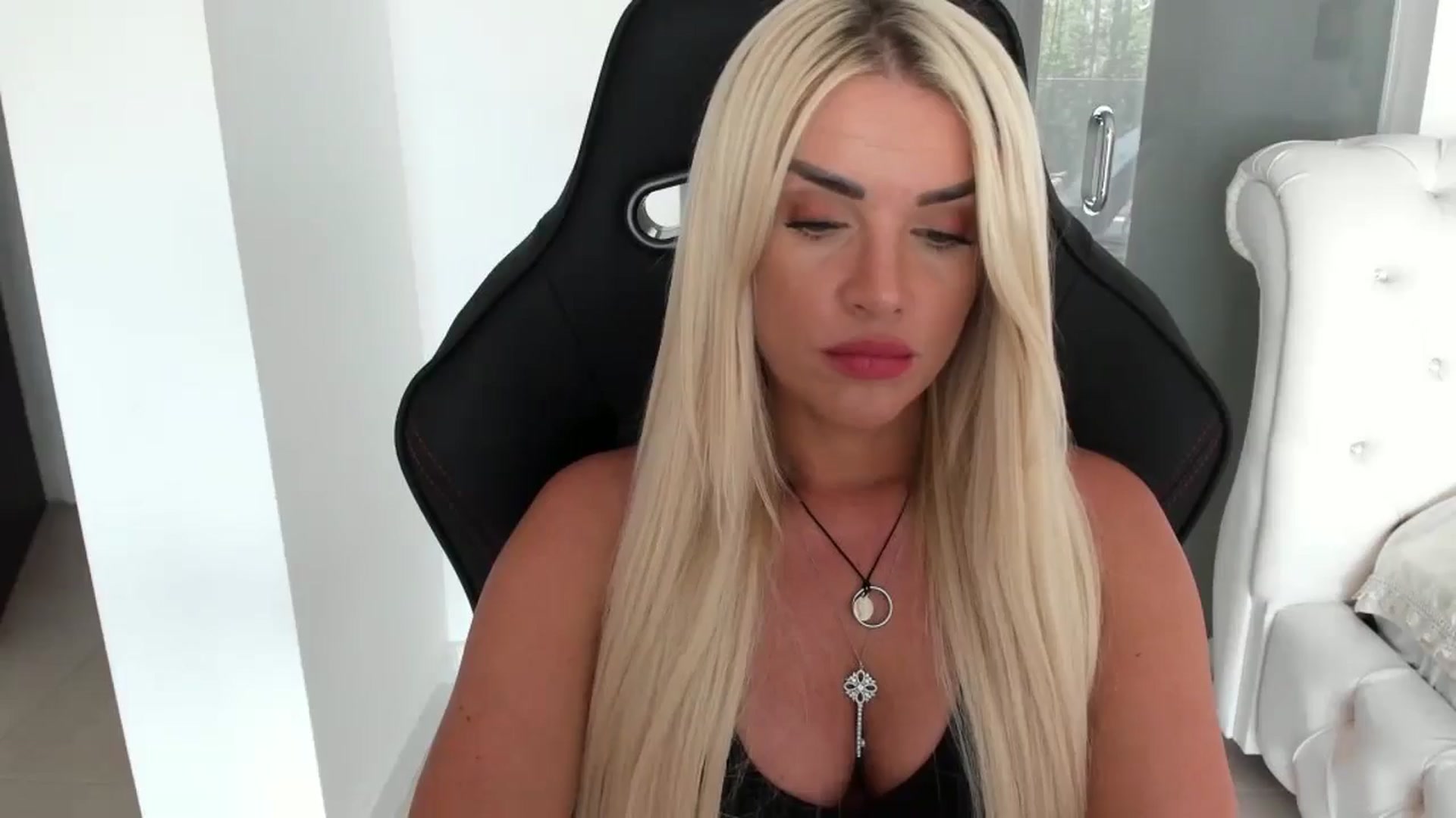 Gallery image thumbnail from Allesia_'s myfreecams stream on, 07/10/2024, 11:10 image 5 of 20