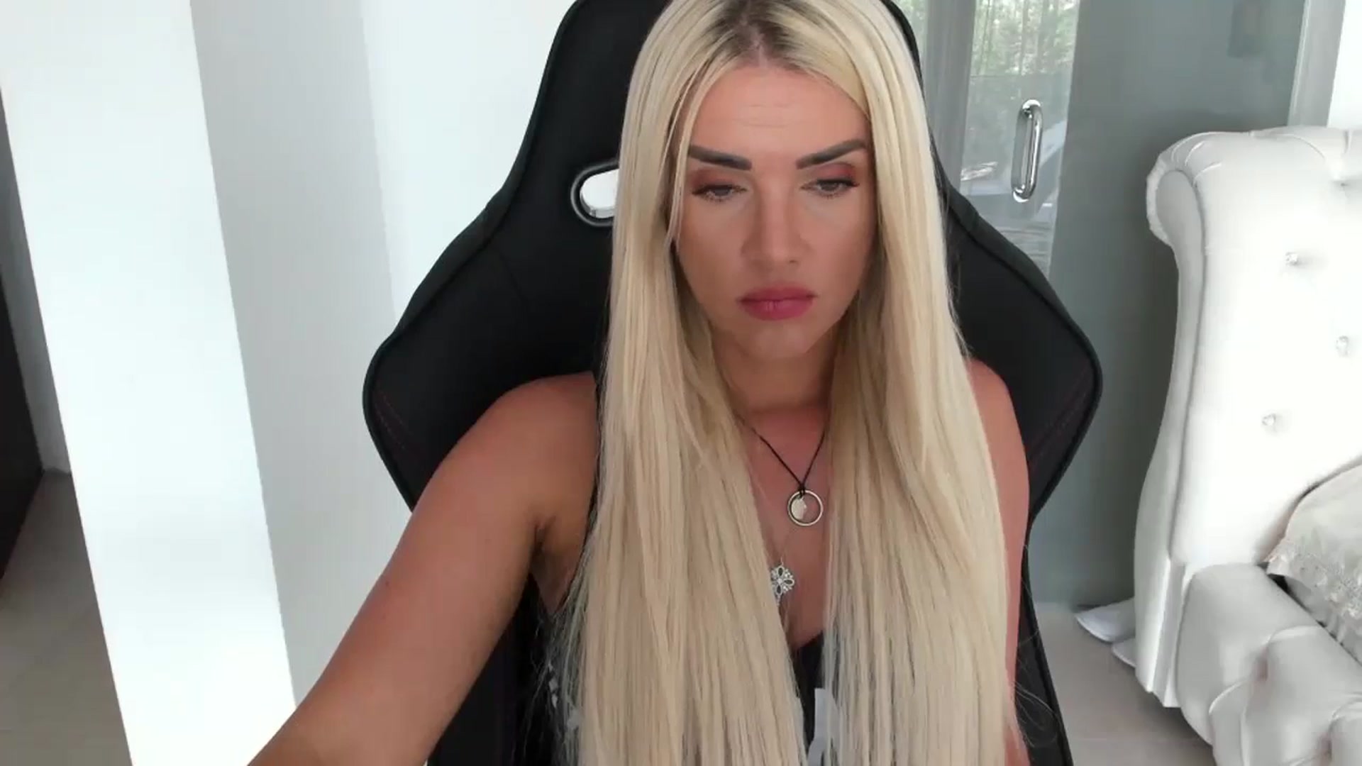 Gallery image thumbnail from Allesia_'s myfreecams stream on, 07/10/2024, 11:10 image 17 of 20