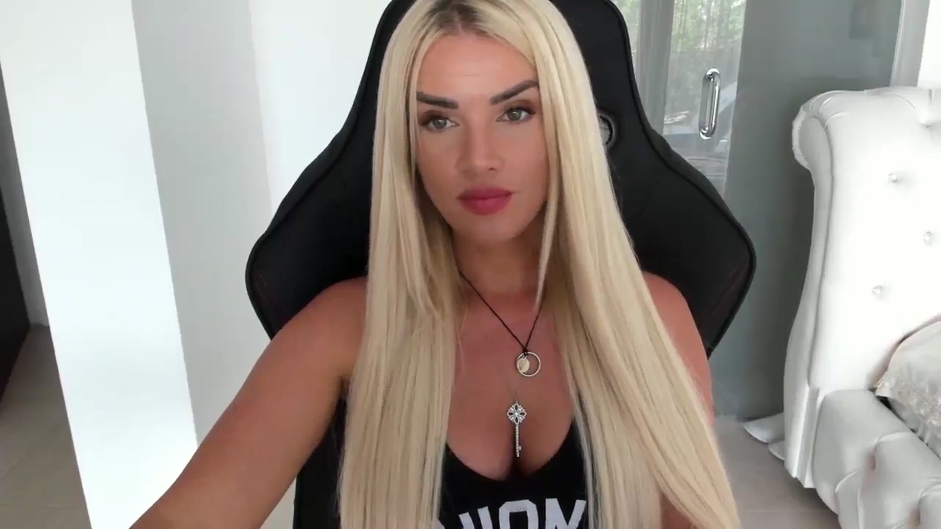 Gallery image thumbnail from Allesia_'s myfreecams stream on, 07/10/2024, 11:10 image 19 of 20