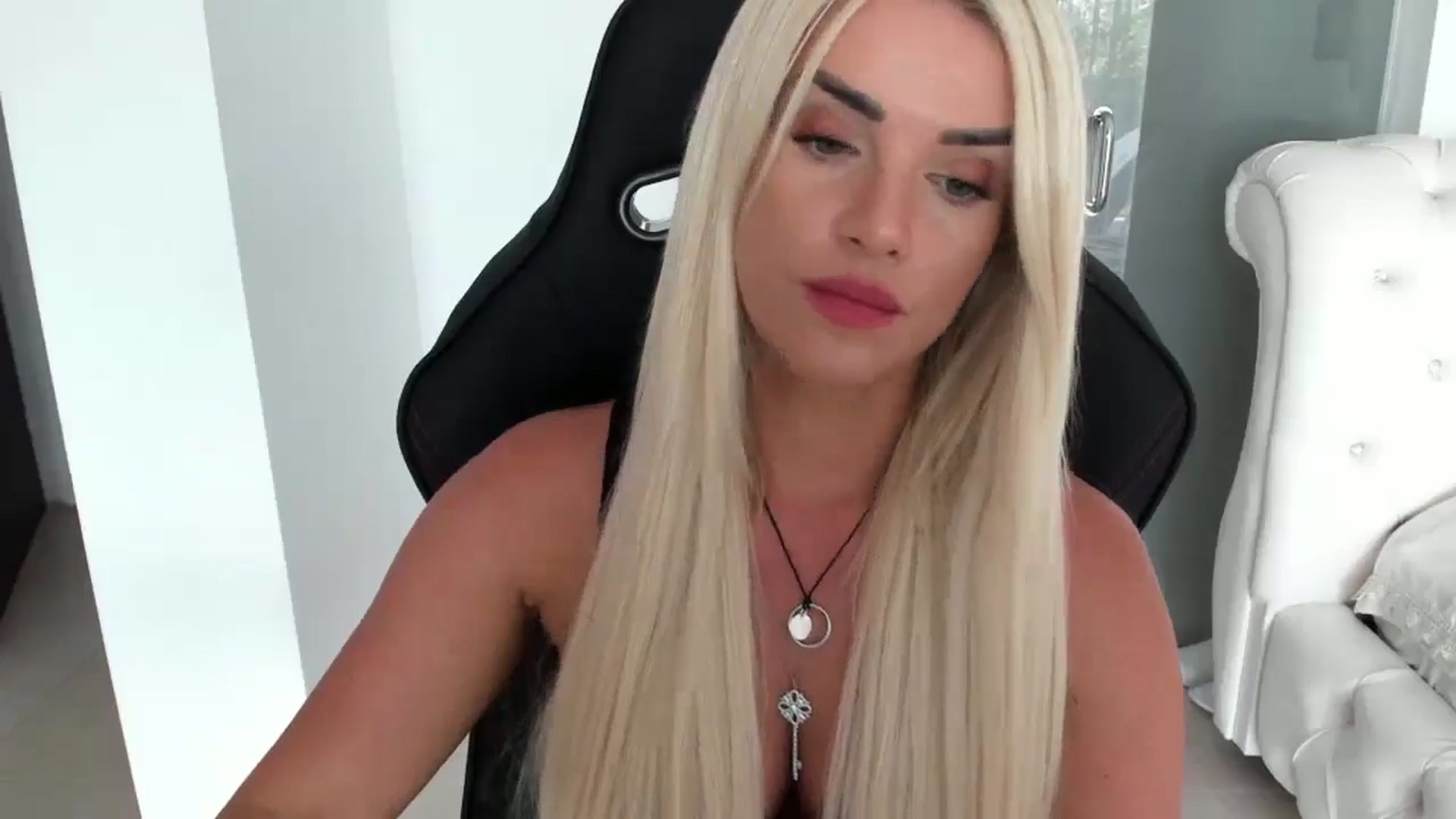 Gallery image thumbnail from Allesia_'s myfreecams stream on, 07/10/2024, 11:10 image 14 of 20