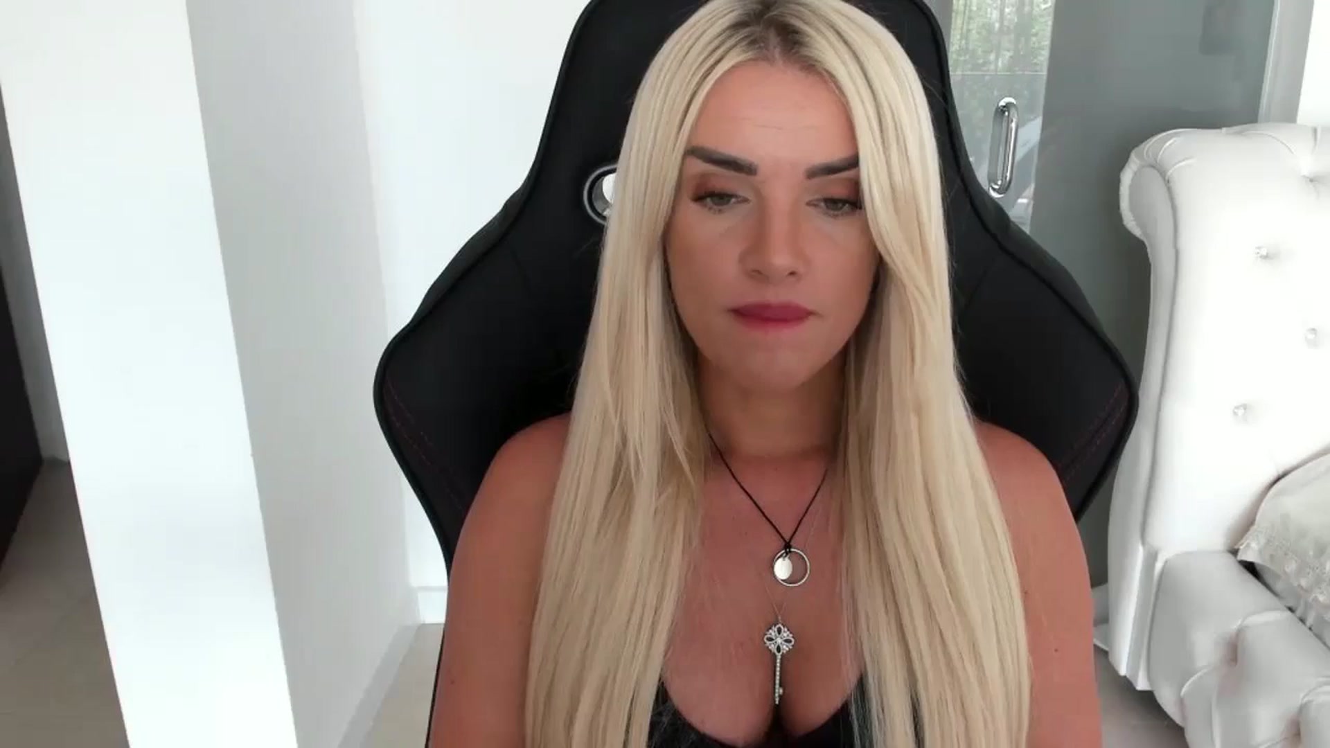 Gallery image thumbnail from Allesia_'s myfreecams stream on, 07/10/2024, 11:10 image 6 of 20
