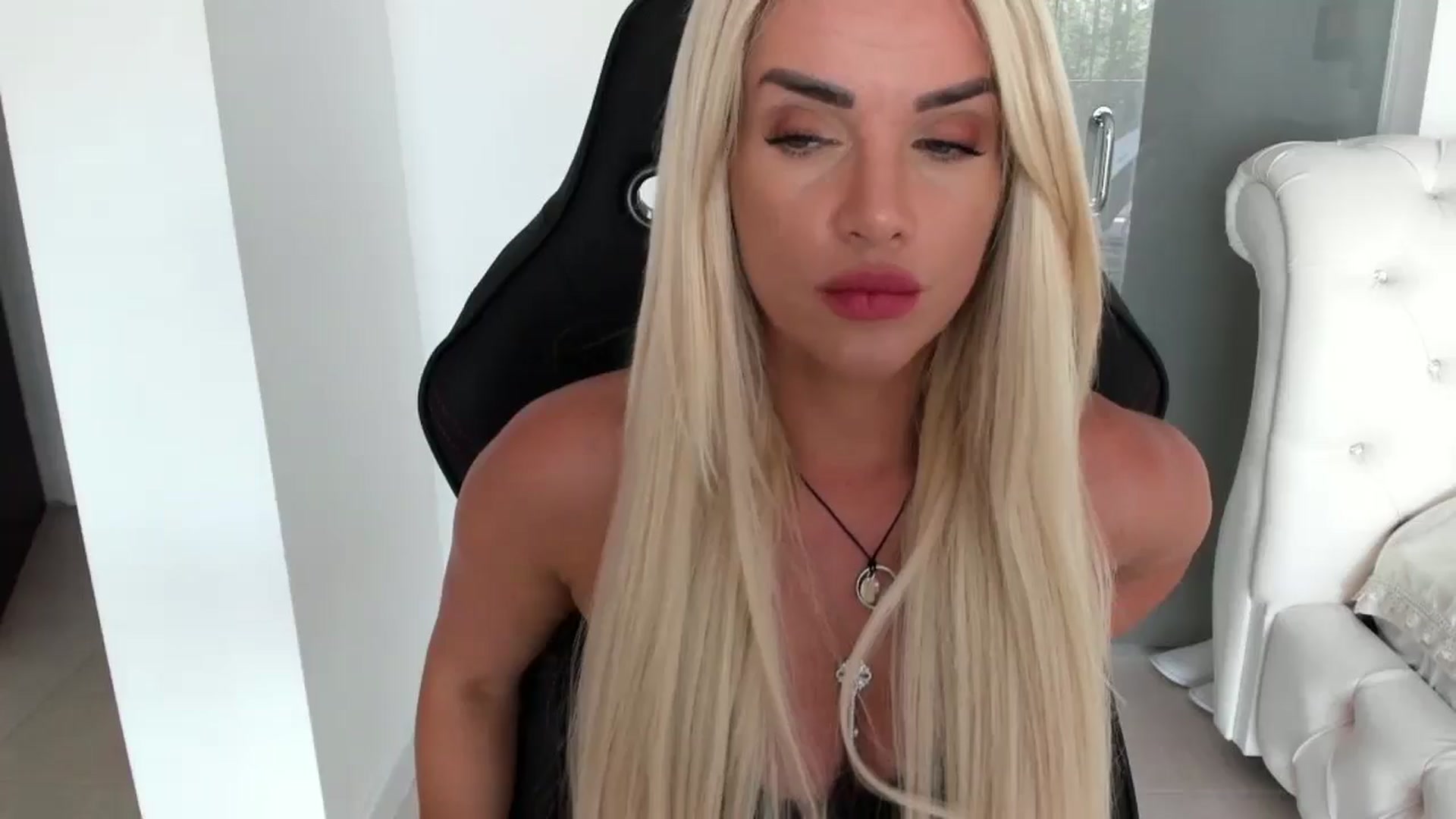 Gallery image thumbnail from Allesia_'s myfreecams stream on, 07/10/2024, 11:10 image 3 of 20